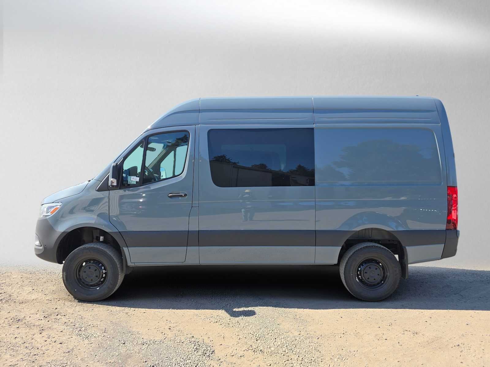 2026 Mercedes-Benz Sprinter Crew 2500 Standard Roof I4 Diesel HO 144 AWD