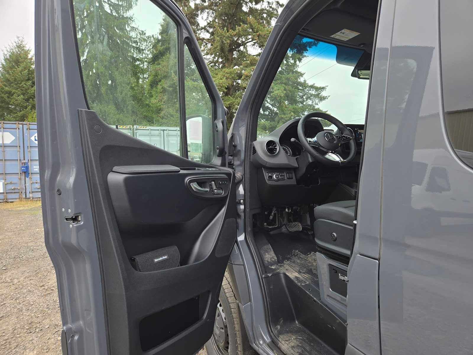 2026 Mercedes-Benz Sprinter Crew 2500 Standard Roof I4 Diesel HO 144 AWD