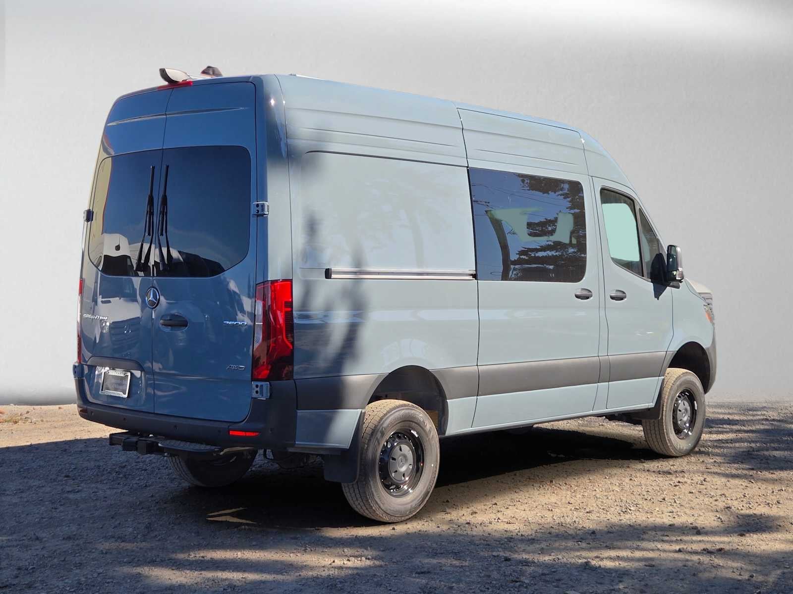 2026 Mercedes-Benz Sprinter Crew 2500 Standard Roof I4 Diesel HO 144 AWD
