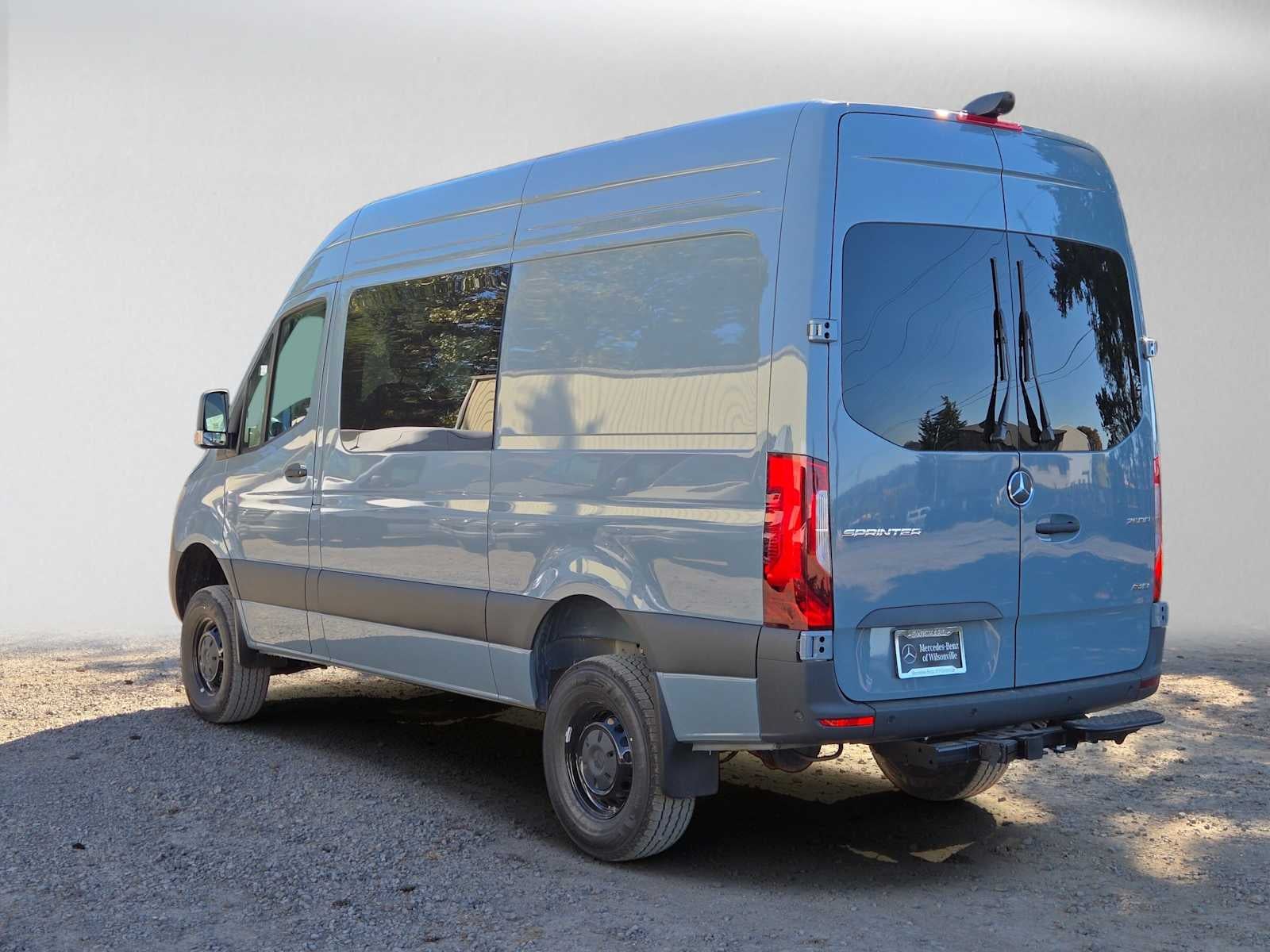 2026 Mercedes-Benz Sprinter Crew 2500 Standard Roof I4 Diesel HO 144 AWD