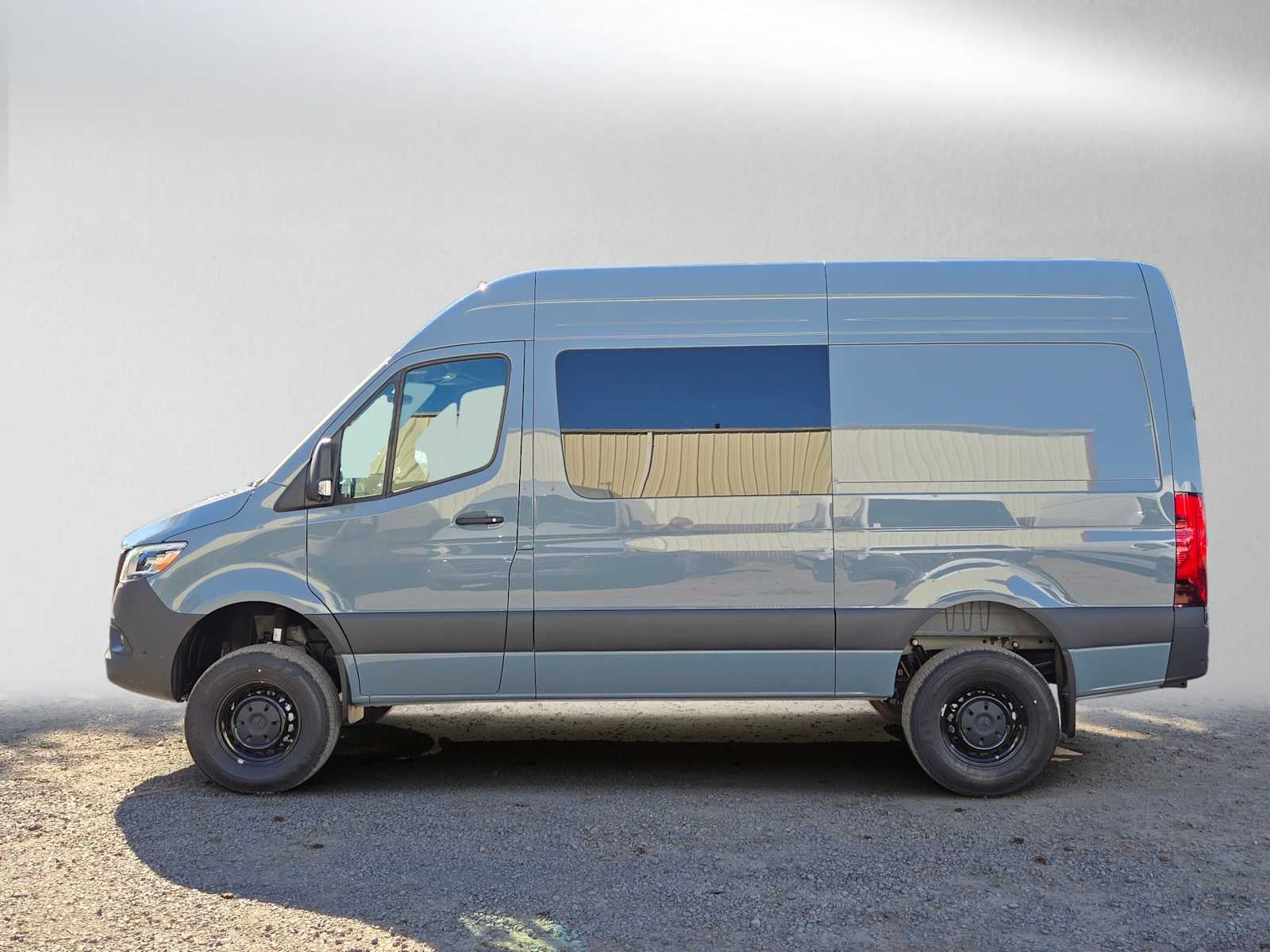 2026 Mercedes-Benz Sprinter Crew 2500 Standard Roof I4 Diesel HO 144 AWD