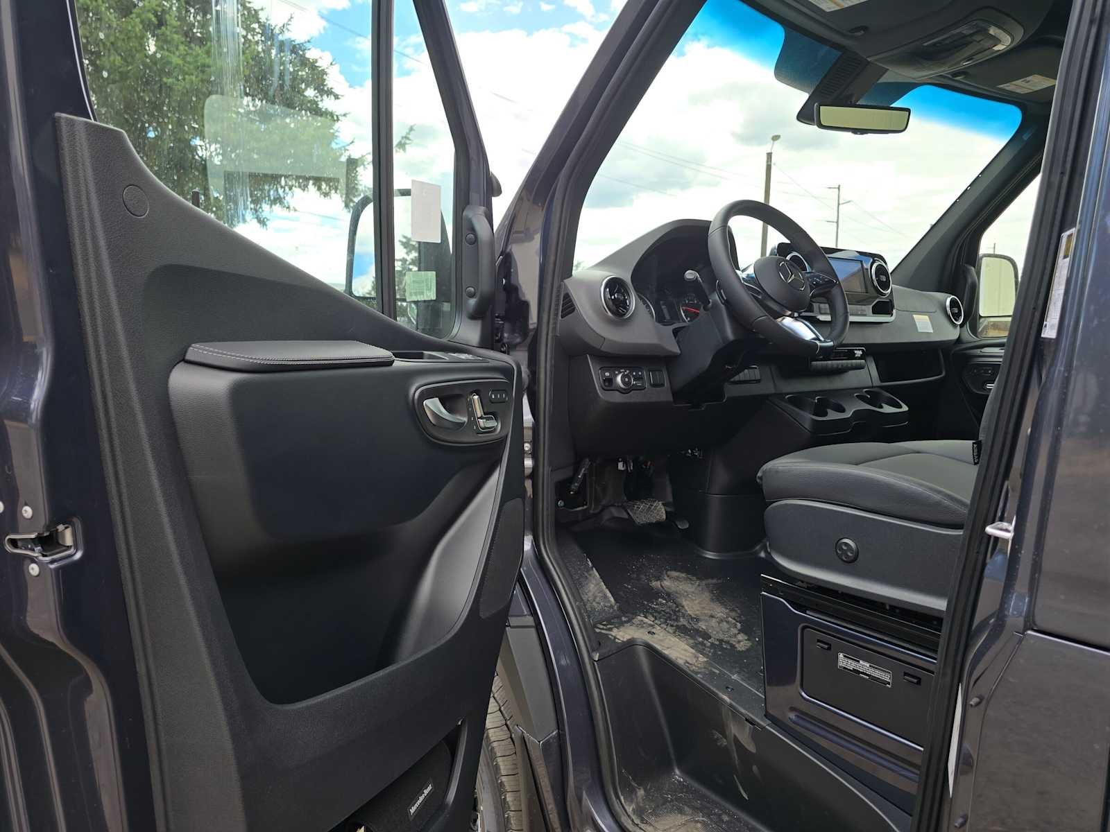 2026 Mercedes-Benz Sprinter 2500 Standard Roof I4 Diesel HO 144 AWD