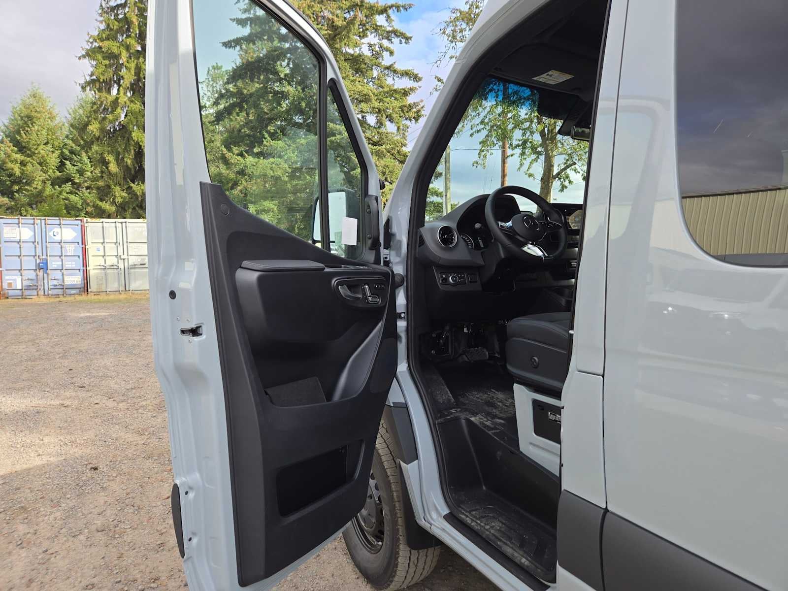 2026 Mercedes-Benz Sprinter Crew 2500 Standard Roof I4 Diesel HO 144 AWD