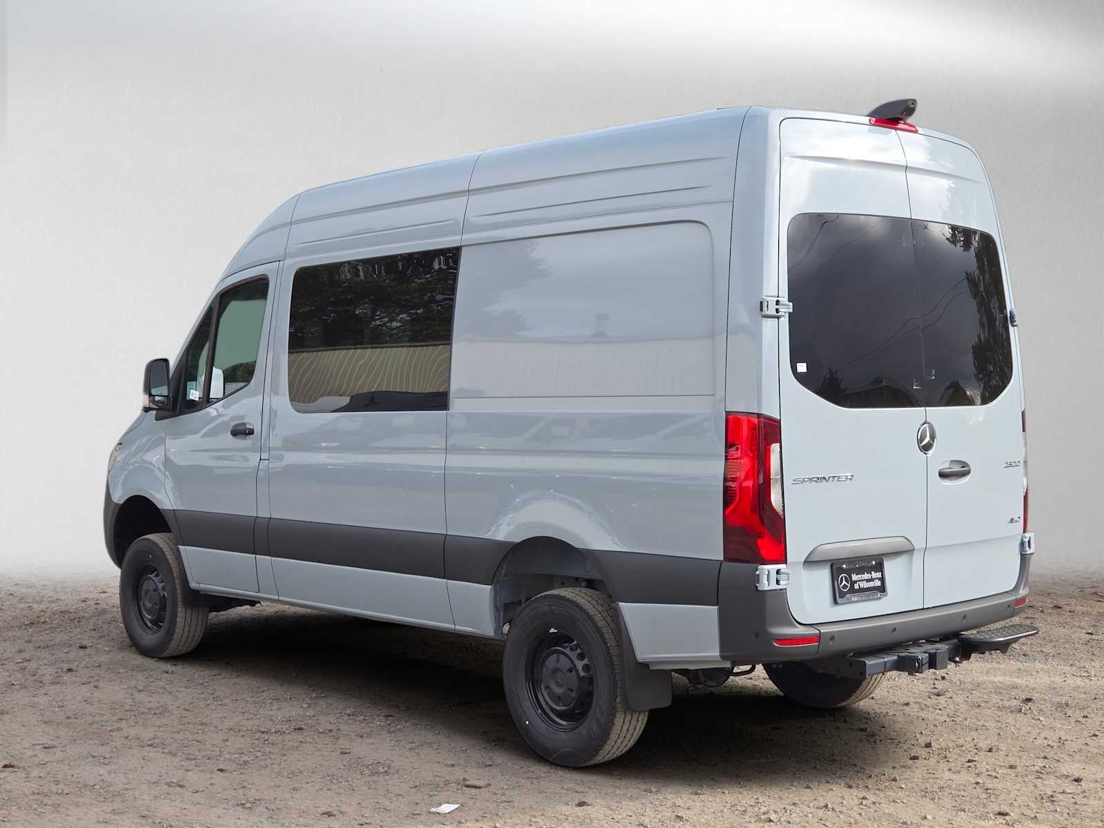 2026 Mercedes-Benz Sprinter Crew 2500 Standard Roof I4 Diesel HO 144 AWD