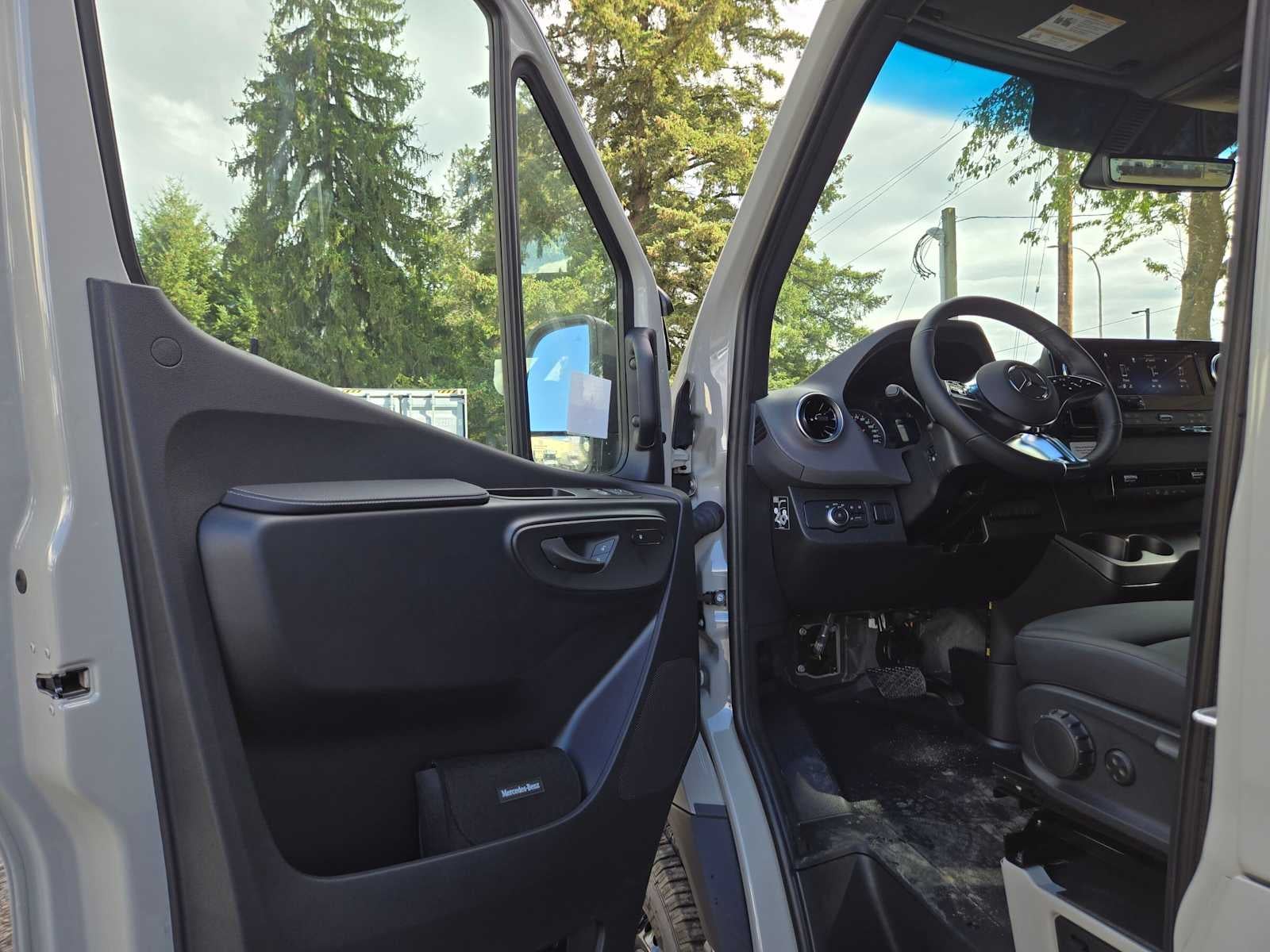 2026 Mercedes-Benz Sprinter Cargo 2500 Standard Roof I4 Diesel HO 144 AWD