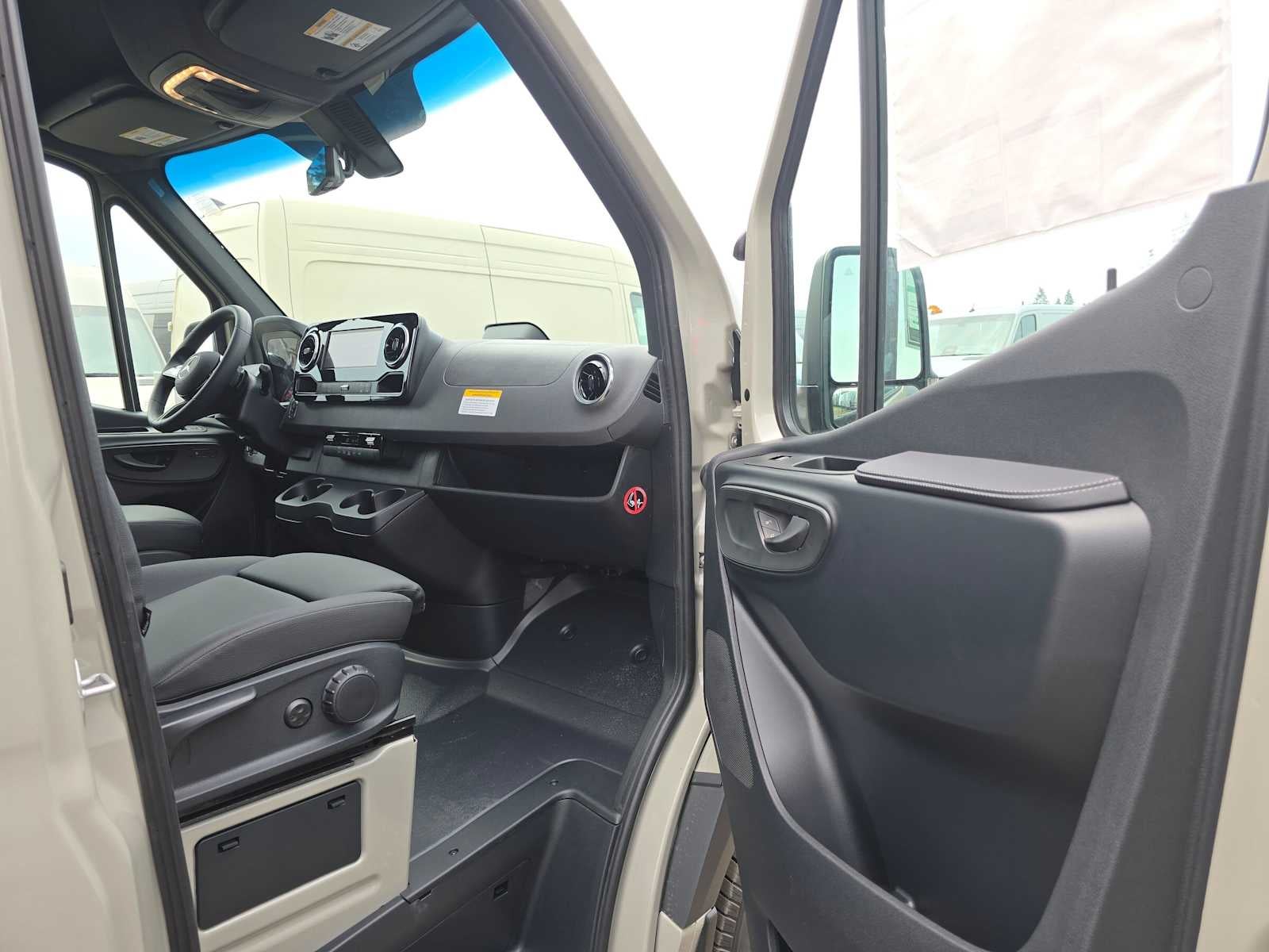 2026 Mercedes-Benz Sprinter Crew 2500 Standard Roof I4 Diesel HO 144 AWD