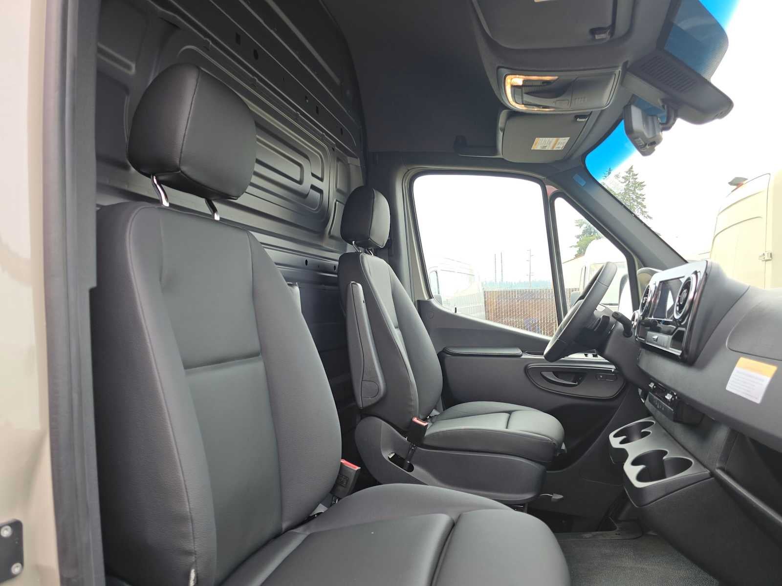 2026 Mercedes-Benz Sprinter Crew 2500 Standard Roof I4 Diesel HO 144 AWD