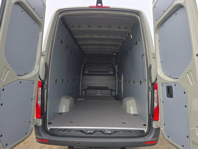 2026 Mercedes-Benz Sprinter Crew 2500 Standard Roof I4 Diesel HO 144 AWD