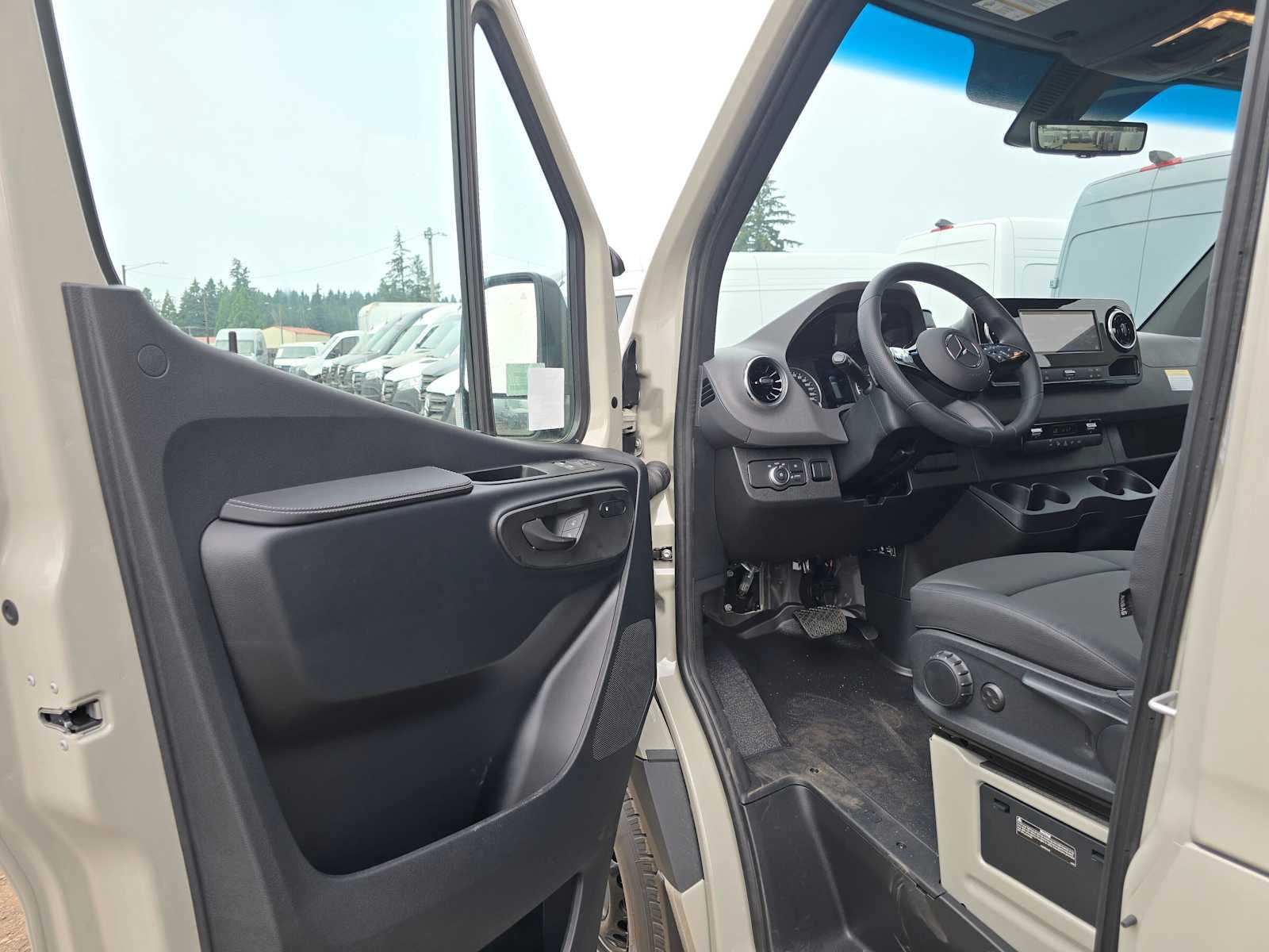 2026 Mercedes-Benz Sprinter Crew 2500 Standard Roof I4 Diesel HO 144 AWD