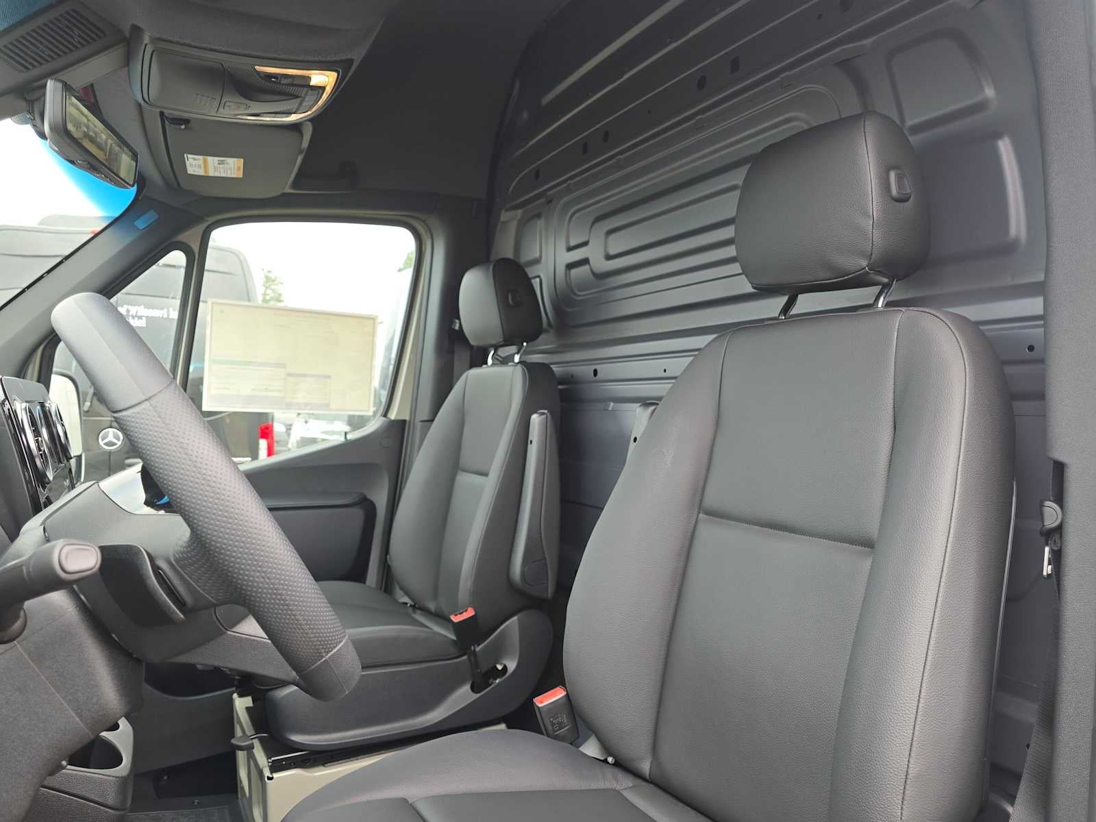 2026 Mercedes-Benz Sprinter Crew 2500 Standard Roof I4 Diesel HO 144 AWD