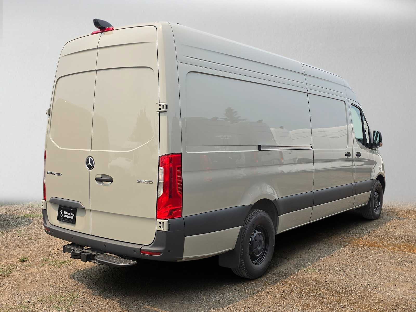 2026 Mercedes-Benz Sprinter Crew 2500 Standard Roof I4 Diesel HO 144 AWD