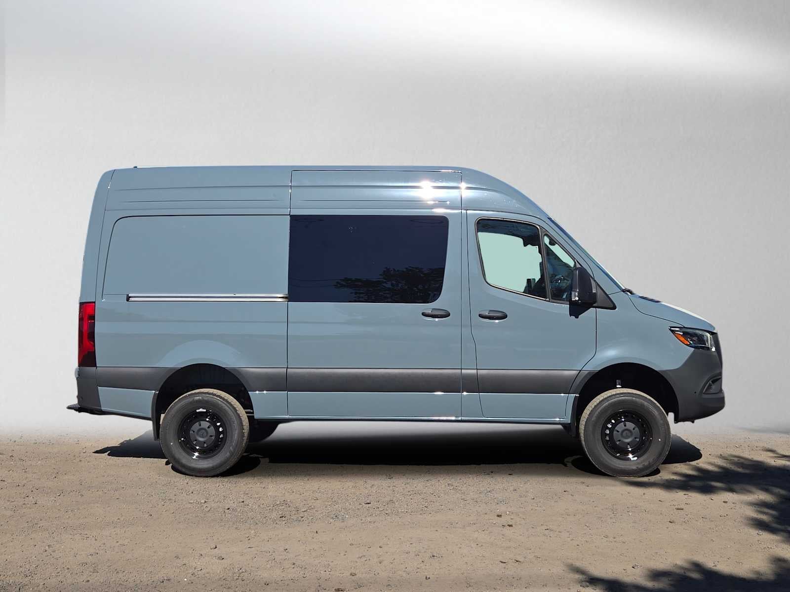 2026 Mercedes-Benz Sprinter Crew 2500 Standard Roof I4 Diesel HO 144 AWD