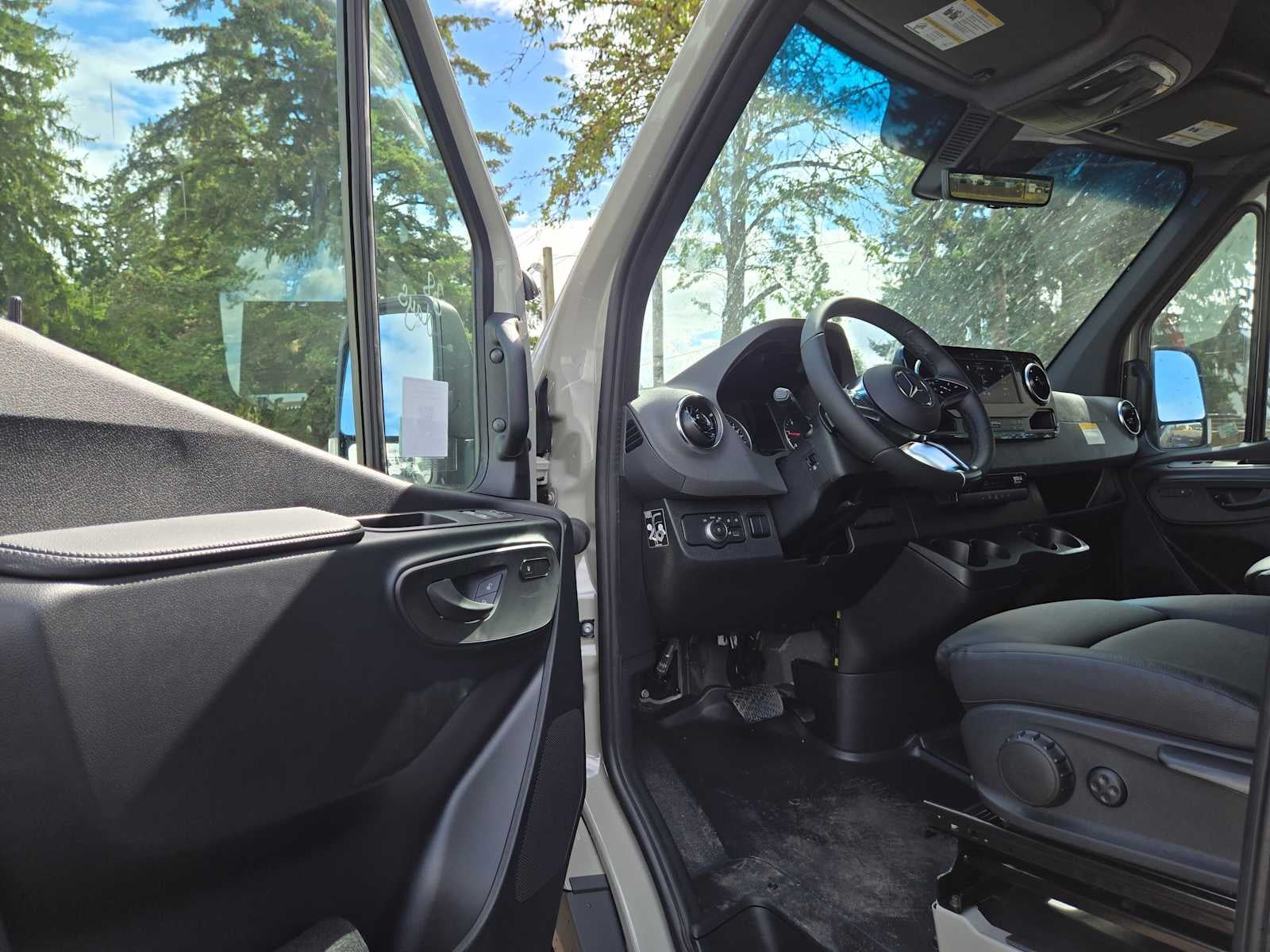 2026 Mercedes-Benz Sprinter Cargo 2500 Standard Roof I4 Diesel HO 144 AWD