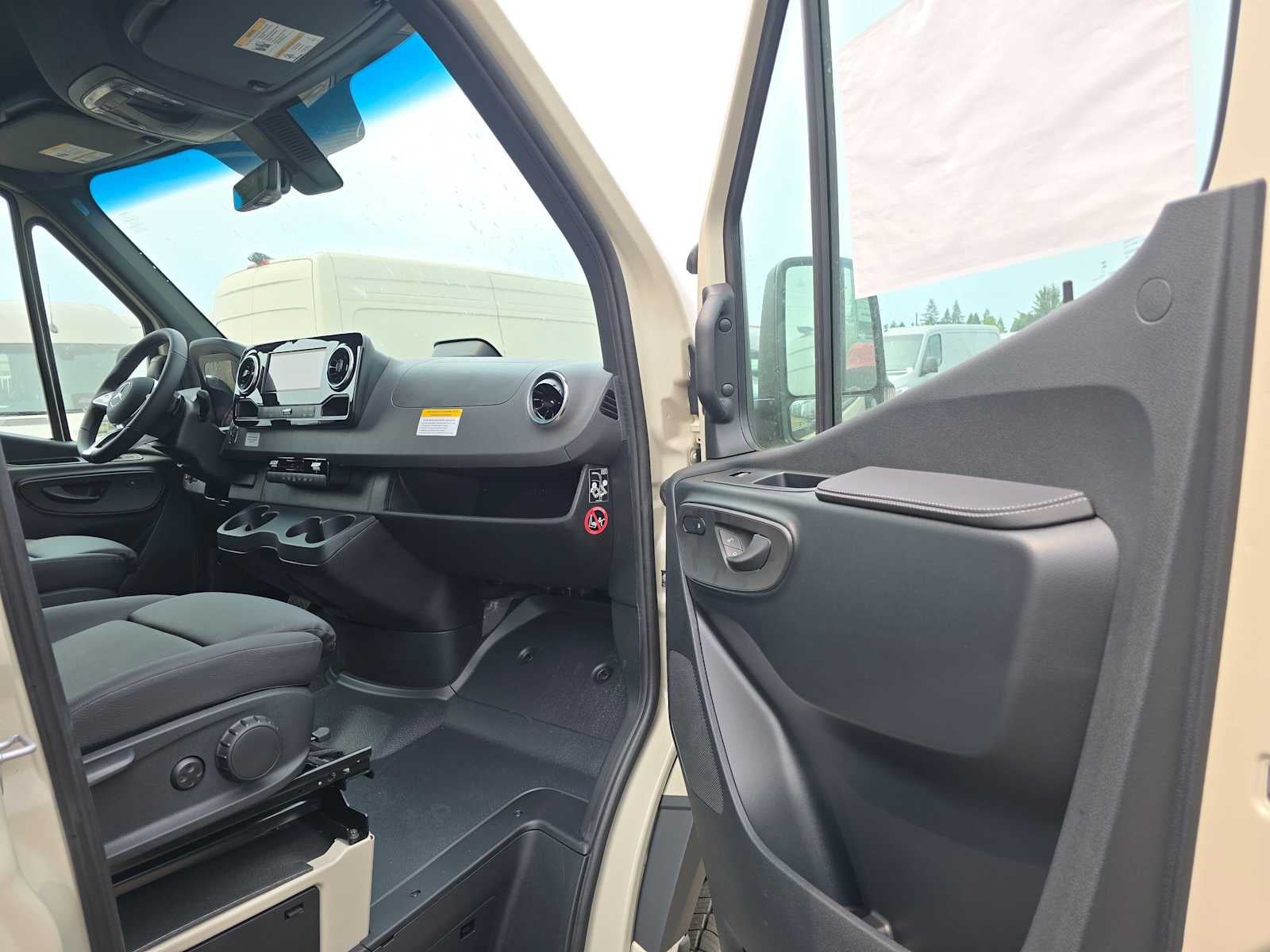 2026 Mercedes-Benz Sprinter 2500 Standard Roof I4 Diesel HO 144 AWD
