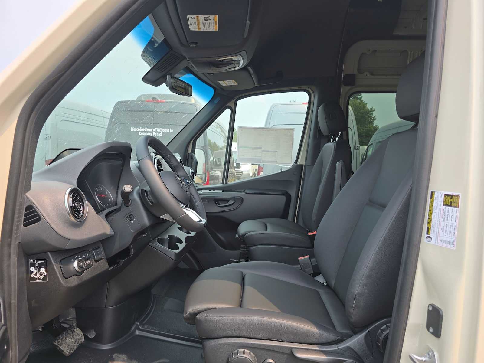 2026 Mercedes-Benz Sprinter 2500 Standard Roof I4 Diesel HO 144 AWD