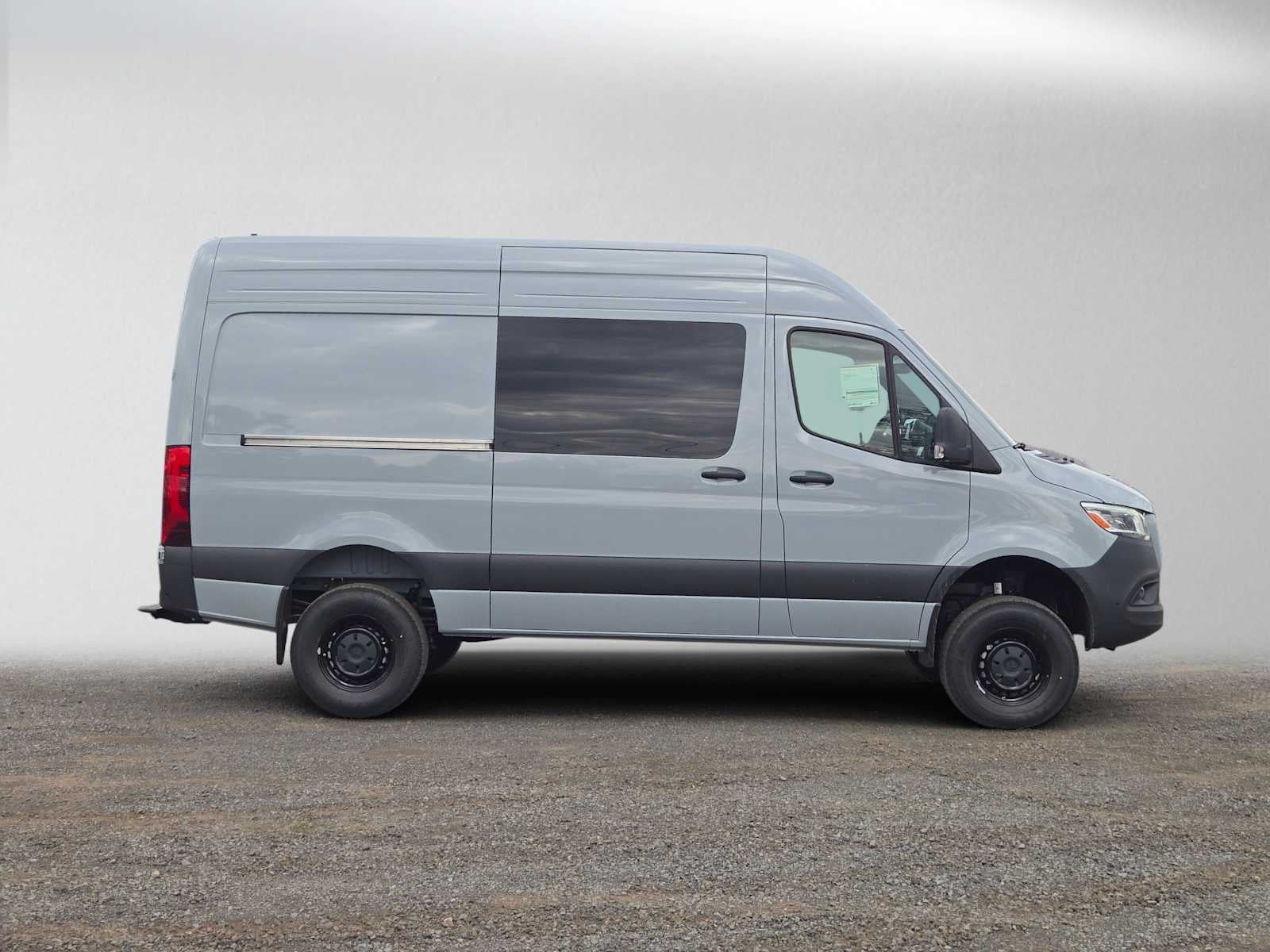 2026 Mercedes-Benz Sprinter Crew 2500 Standard Roof I4 Diesel HO 144 AWD