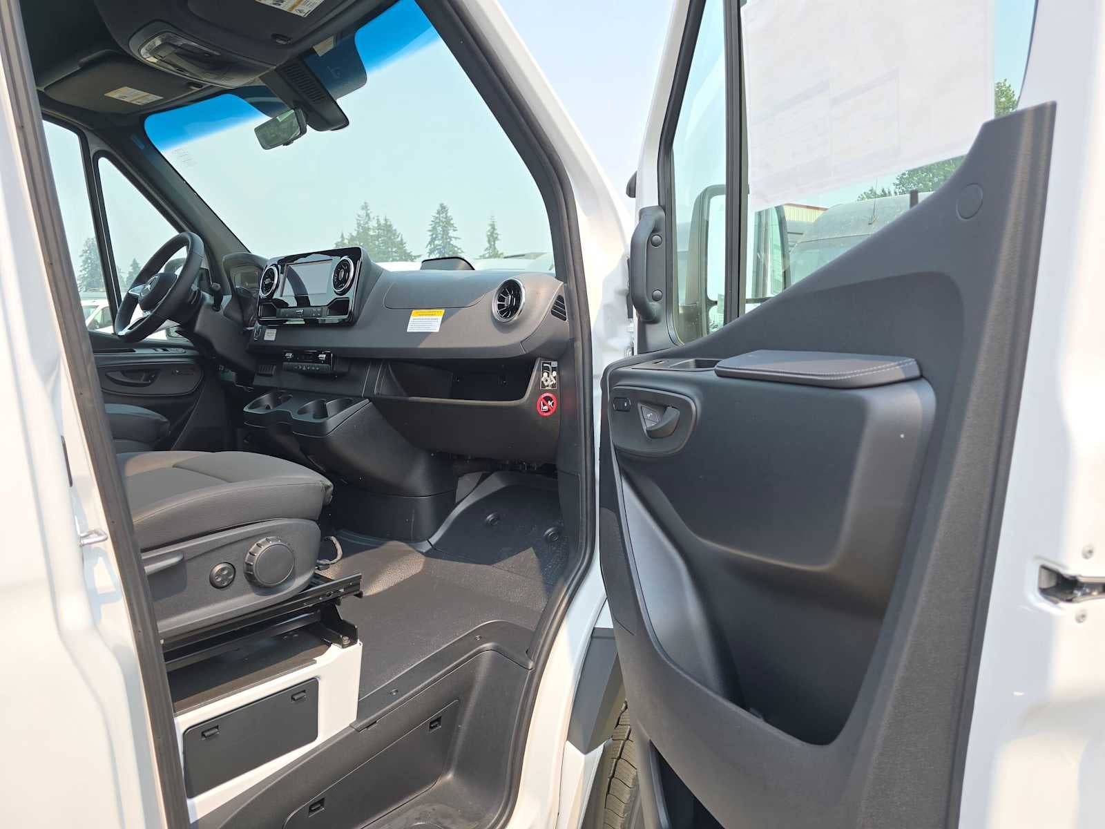 2026 Mercedes-Benz Sprinter 2500 Standard Roof I4 Diesel HO 144 AWD
