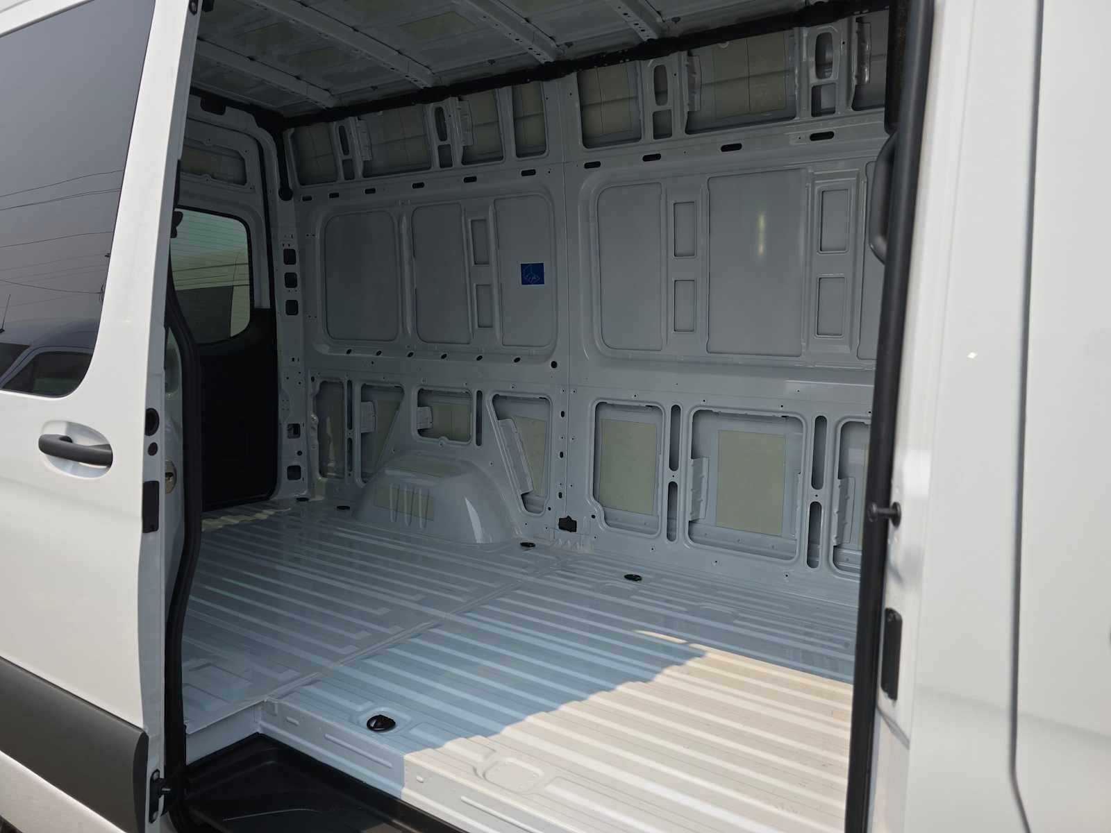 2026 Mercedes-Benz Sprinter 2500 Standard Roof I4 Diesel HO 144 AWD