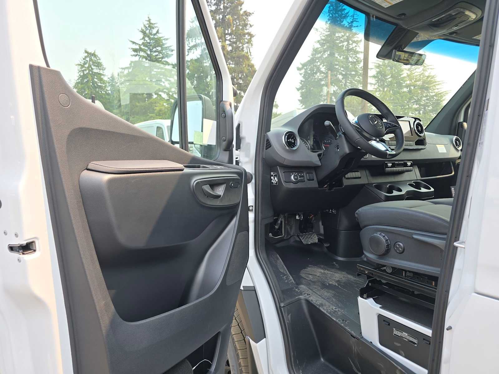 2026 Mercedes-Benz Sprinter 2500 Standard Roof I4 Diesel HO 144 AWD