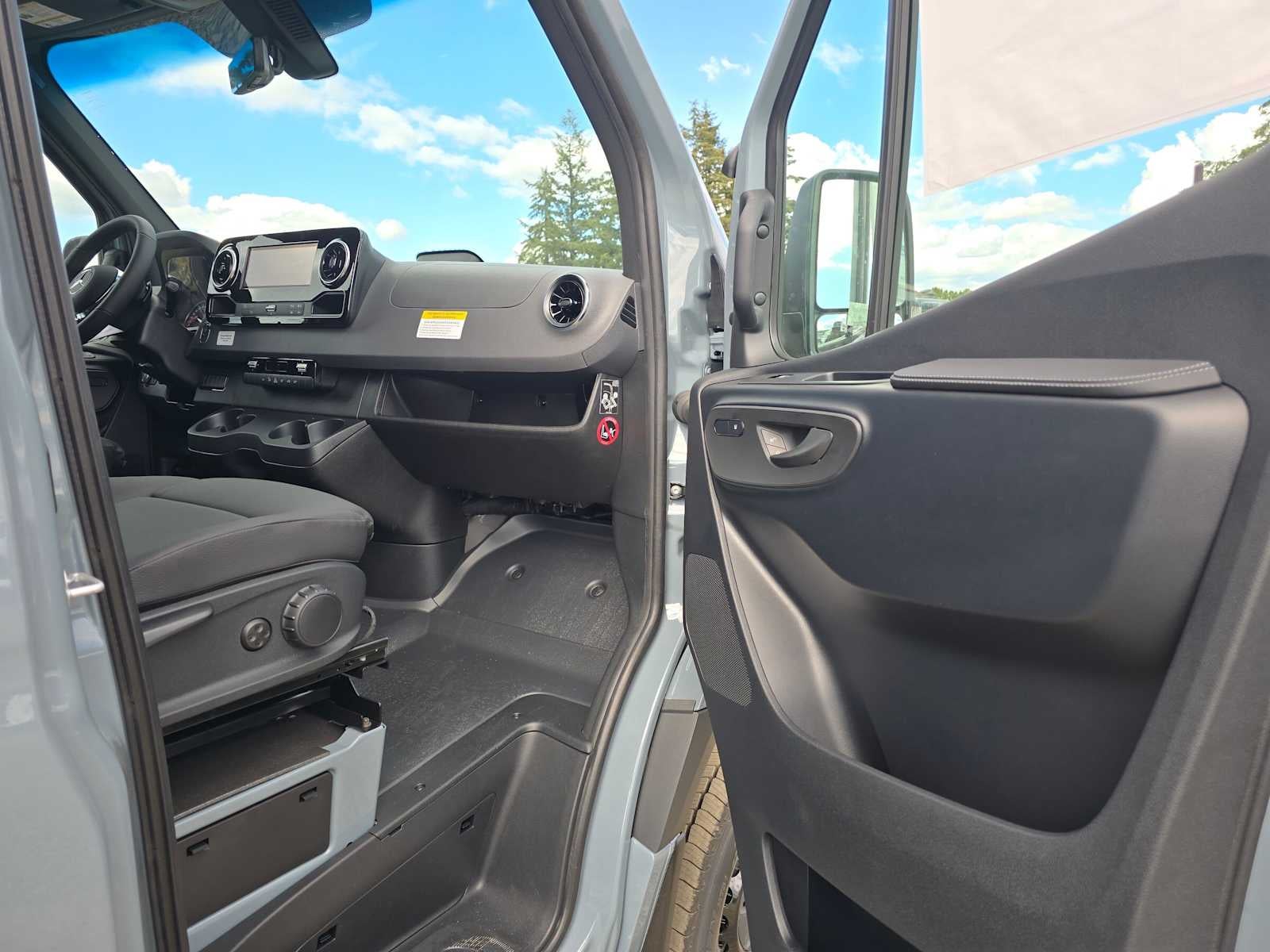 2026 Mercedes-Benz Sprinter Cargo 2500 Standard Roof I4 Diesel HO 144 AWD