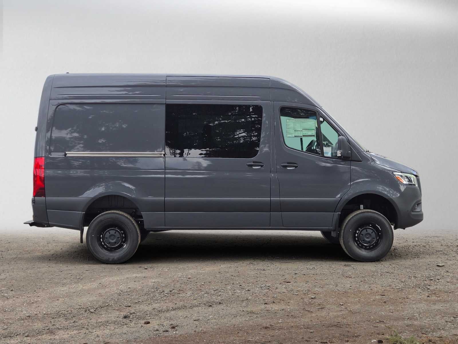 2026 Mercedes-Benz Sprinter Crew 2500 Standard Roof I4 Diesel HO 144 AWD