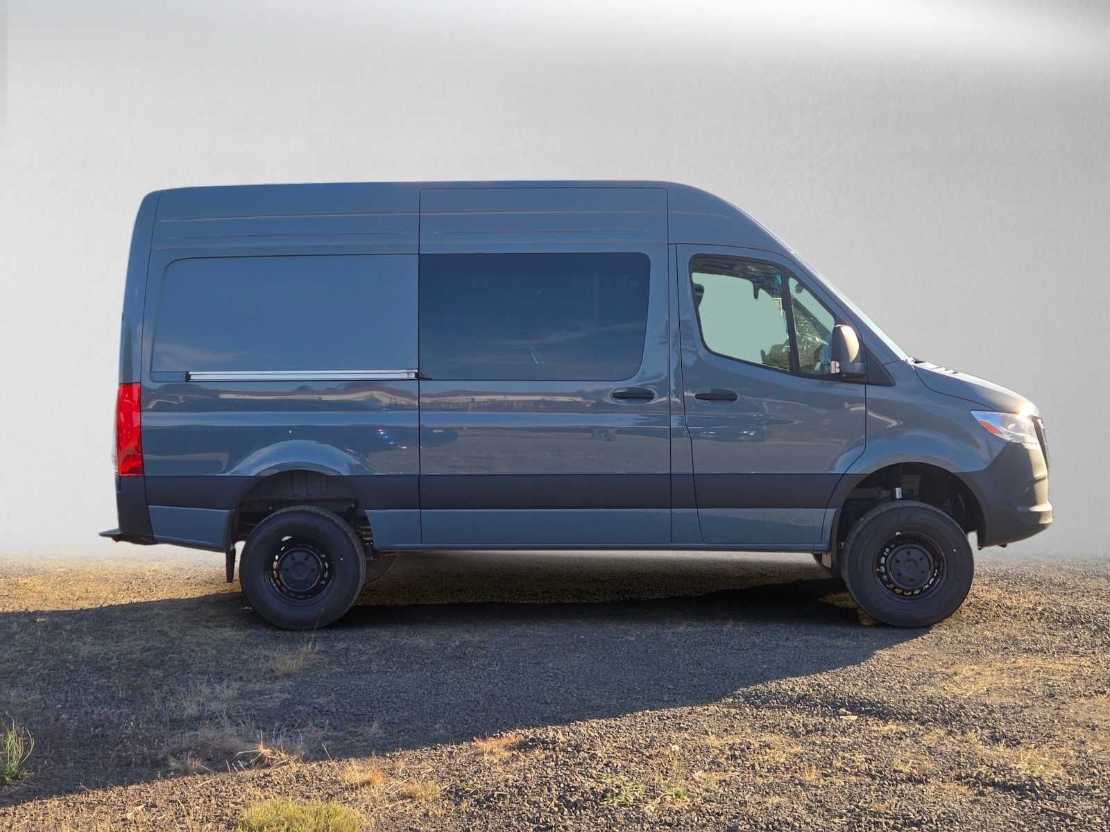 2026 Mercedes-Benz Sprinter Crew 2500 Standard Roof I4 Diesel HO 144 AWD