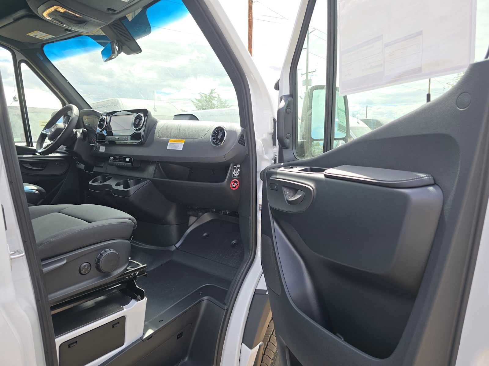 2026 Mercedes-Benz Sprinter 2500 Standard Roof I4 Diesel HO 144 AWD