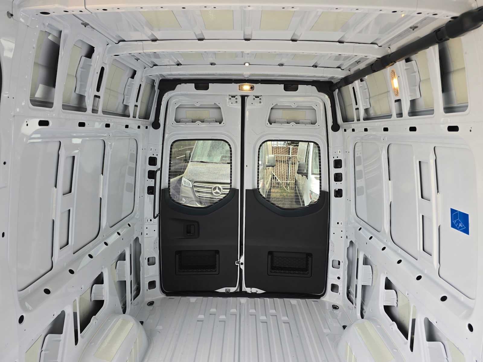 2026 Mercedes-Benz Sprinter 2500 Standard Roof I4 Diesel HO 144 AWD