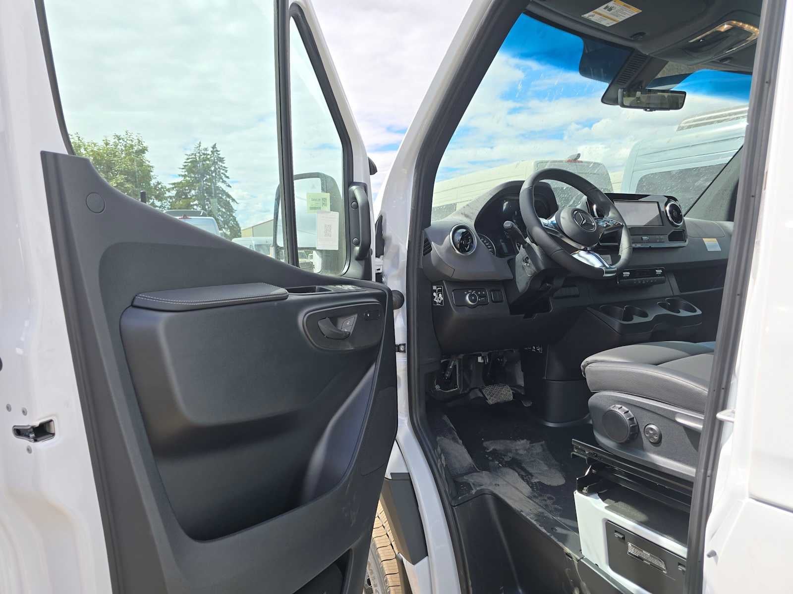 2026 Mercedes-Benz Sprinter 2500 Standard Roof I4 Diesel HO 144 AWD