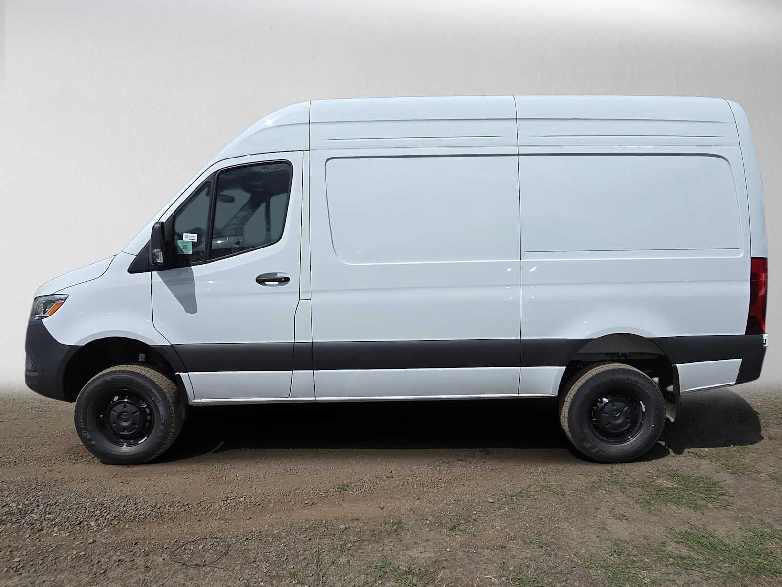 2026 Mercedes-Benz Sprinter 2500 Standard Roof I4 Diesel HO 144 AWD