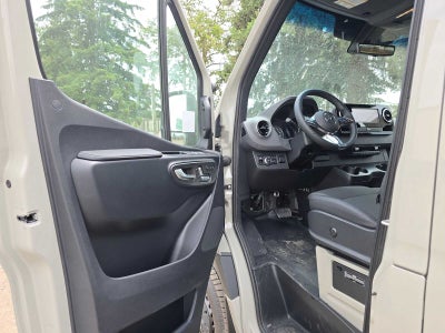 2026 Mercedes-Benz Sprinter Crew 2500 Standard Roof I4 Diesel HO 144 AWD