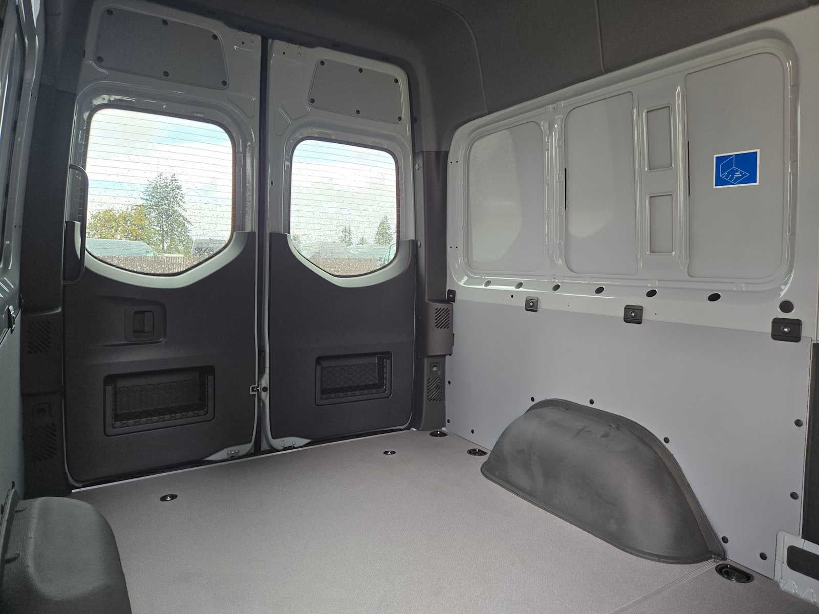 2026 Mercedes-Benz Sprinter Crew 2500 Standard Roof I4 Diesel HO 144 AWD