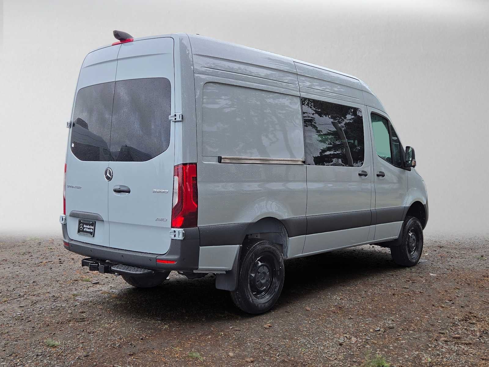 2026 Mercedes-Benz Sprinter Crew 2500 Standard Roof I4 Diesel HO 144 AWD