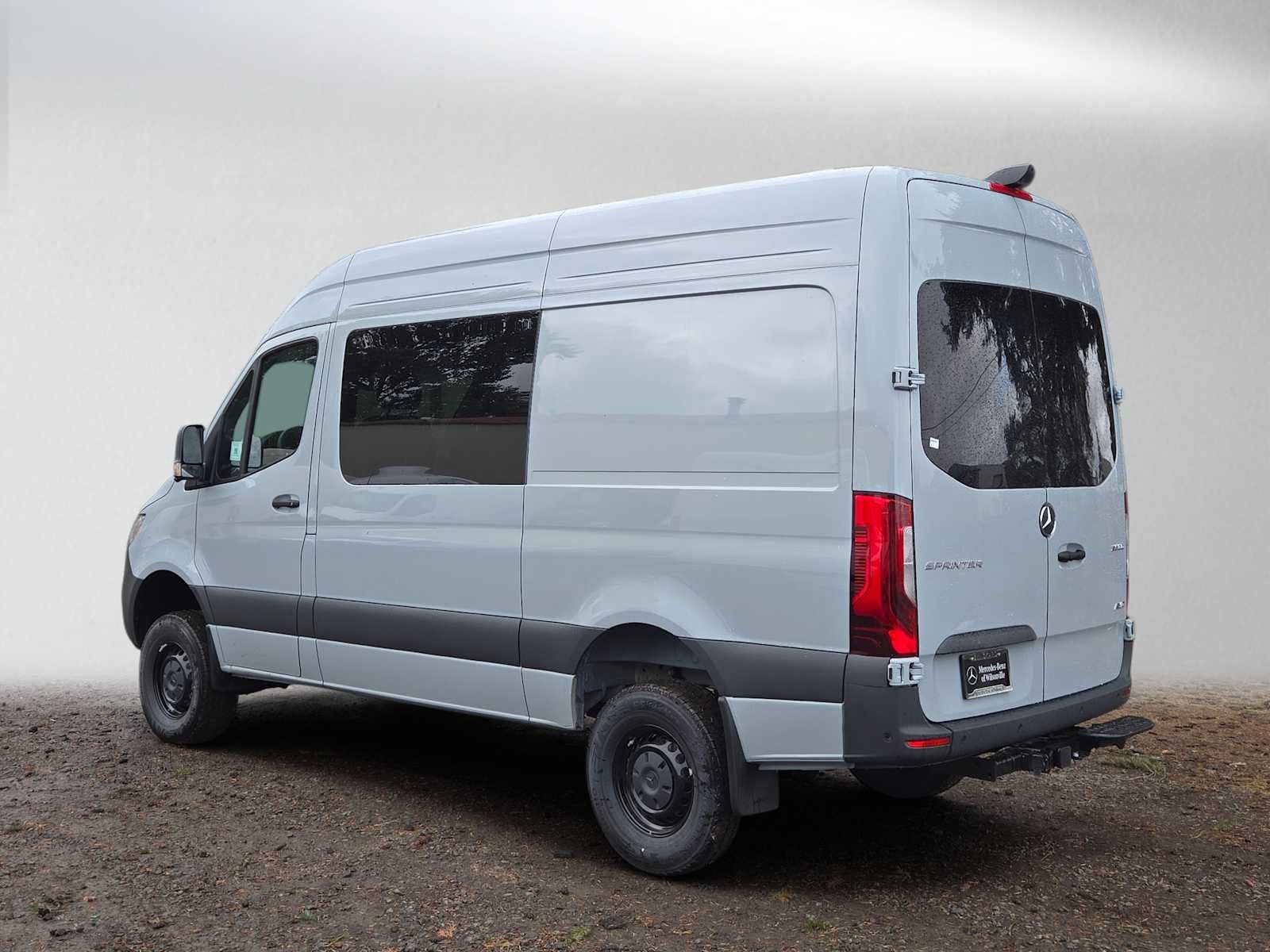 2026 Mercedes-Benz Sprinter Crew 2500 Standard Roof I4 Diesel HO 144 AWD
