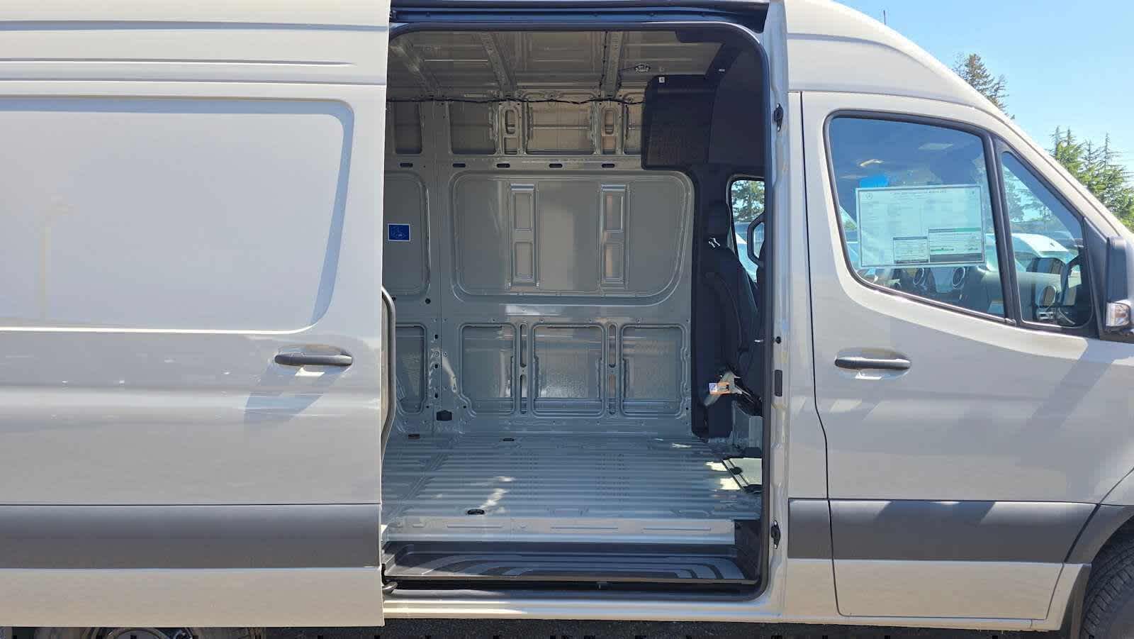 2026 Mercedes-Benz Sprinter 2500 Standard Roof I4 Diesel HO 144 AWD