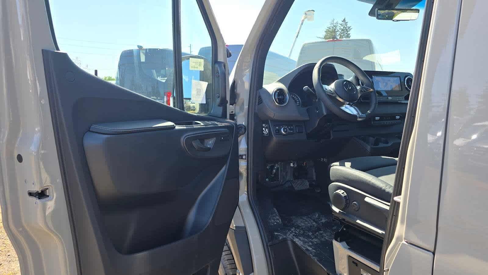 2026 Mercedes-Benz Sprinter 2500 Standard Roof I4 Diesel HO 144 AWD