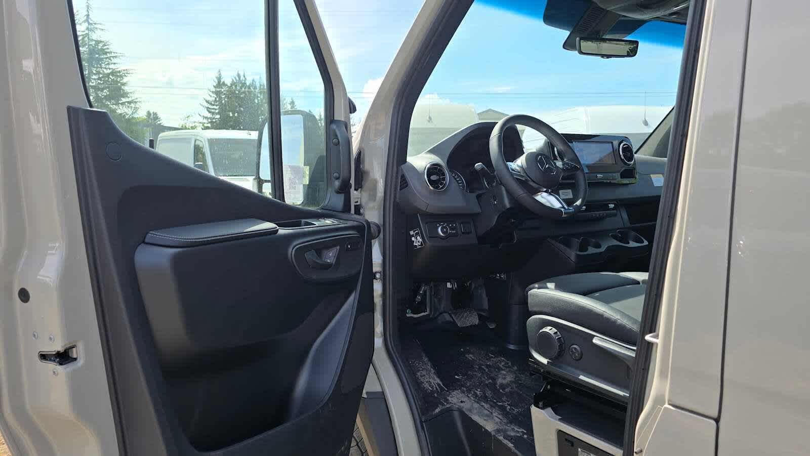 2026 Mercedes-Benz Sprinter 2500 Standard Roof I4 Diesel HO 144 AWD