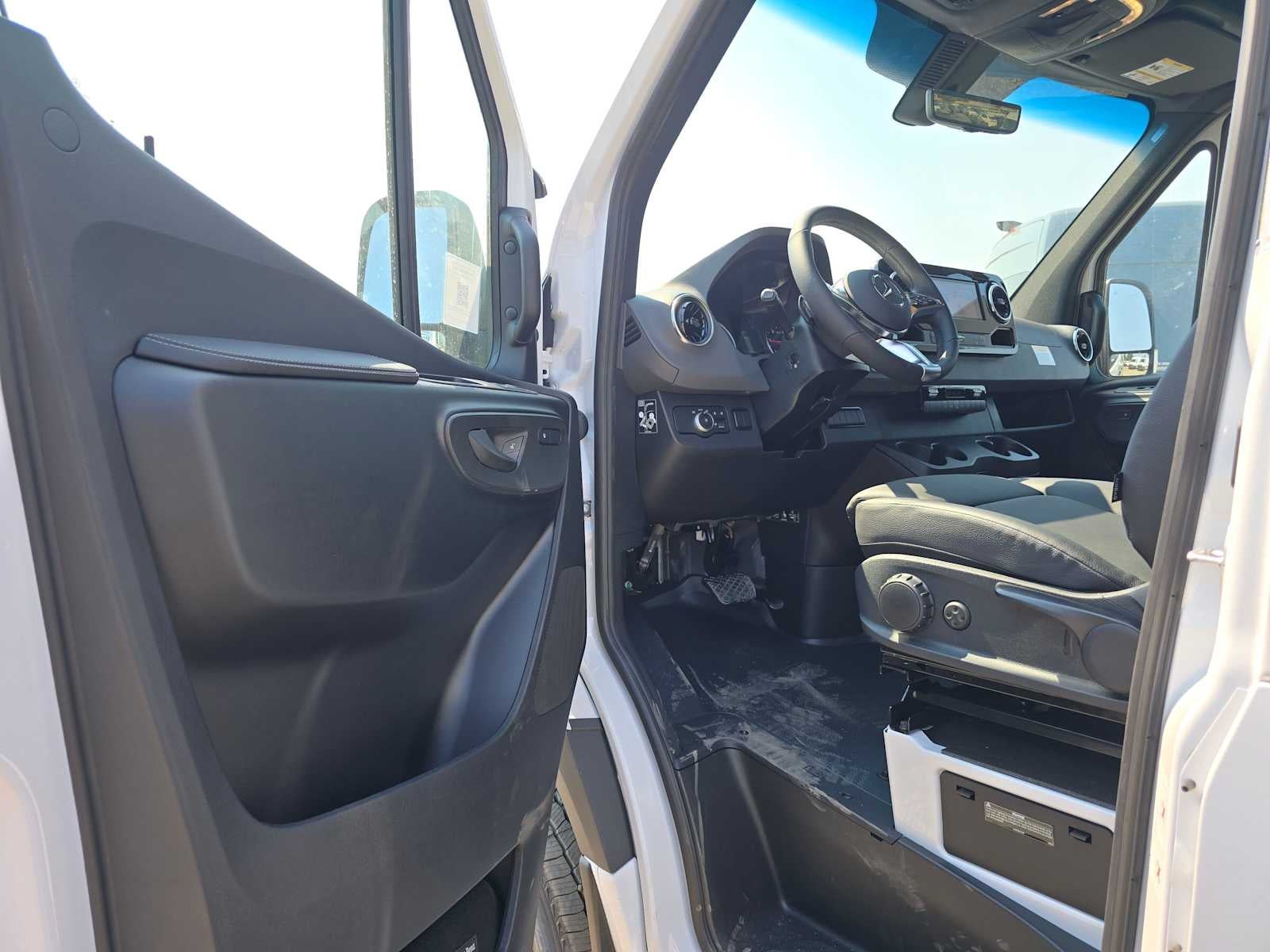 2026 Mercedes-Benz Sprinter Cargo 2500 Standard Roof I4 Diesel HO 144 AWD