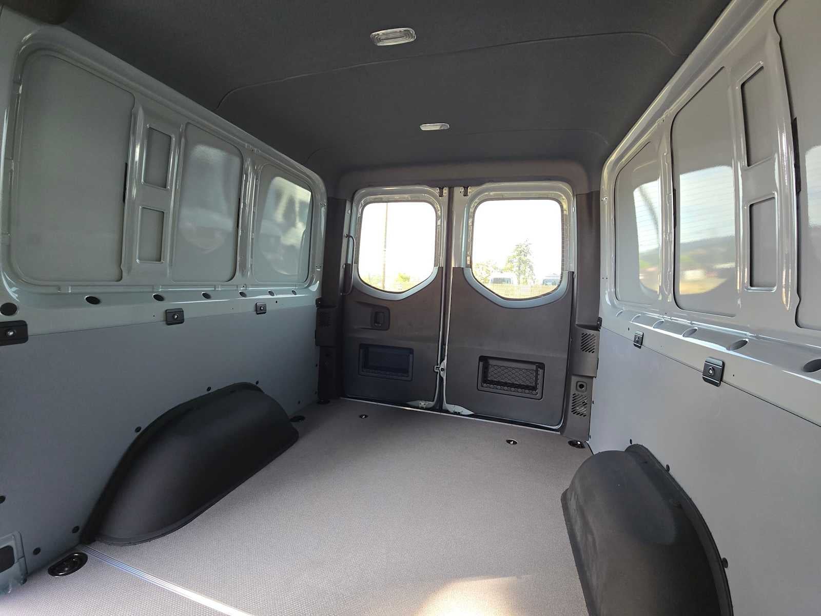 2026 Mercedes-Benz Sprinter Crew 2500 Standard Roof I4 Diesel HO 144 AWD
