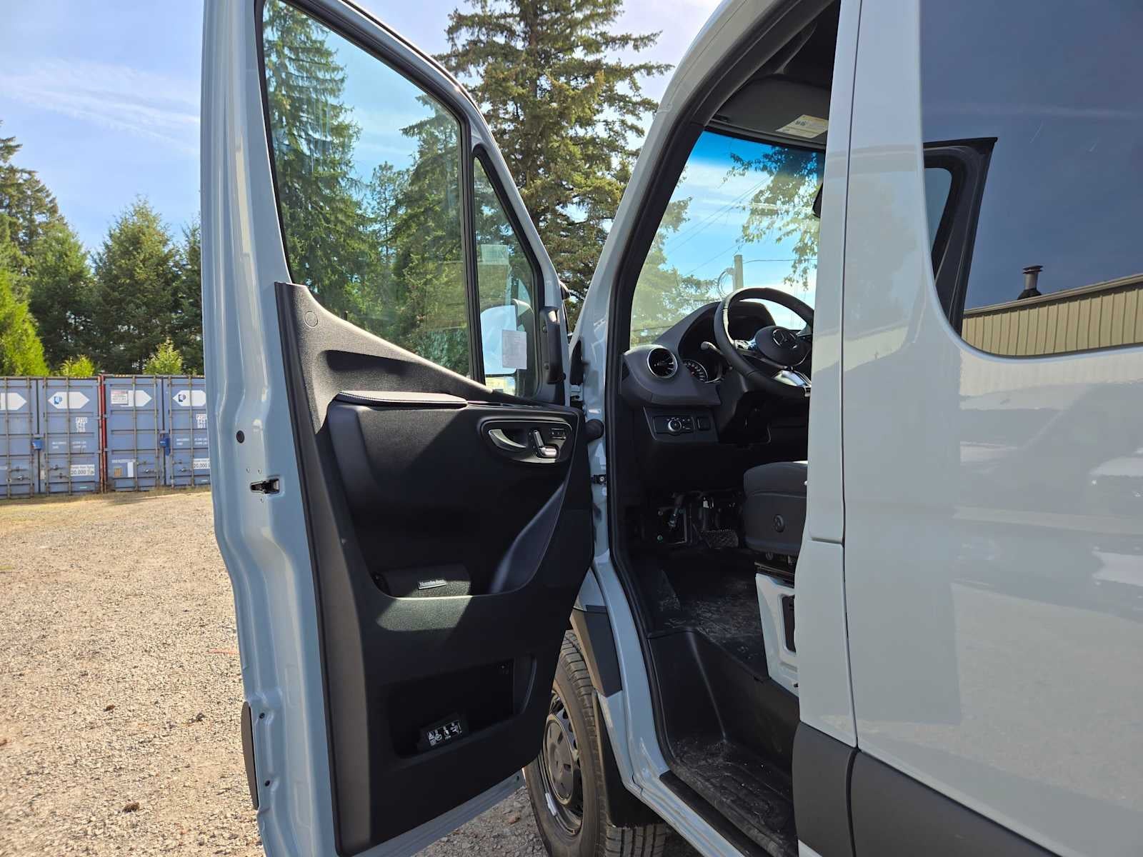 2026 Mercedes-Benz Sprinter Crew 2500 Standard Roof I4 Diesel HO 144 AWD