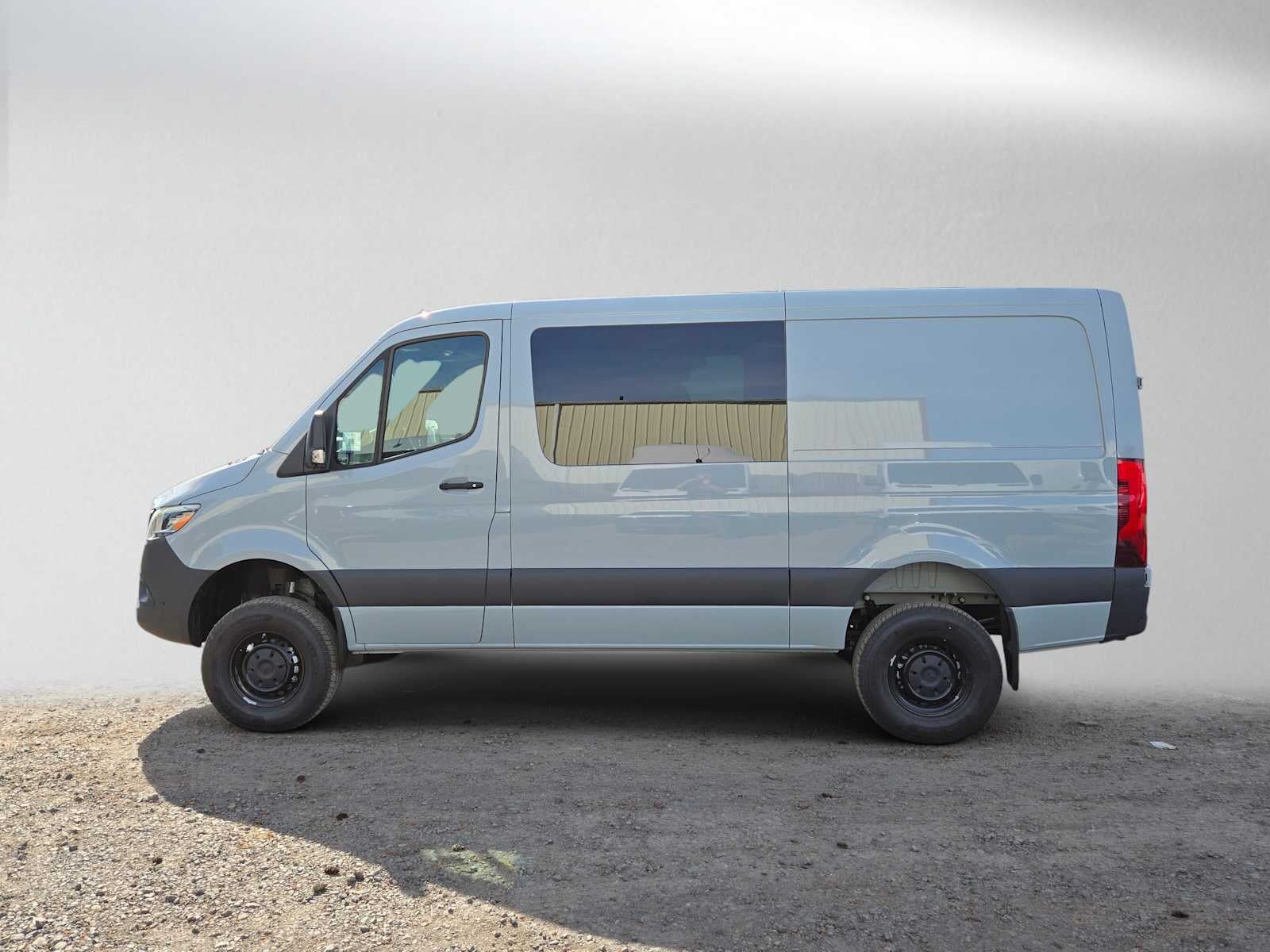 2026 Mercedes-Benz Sprinter Crew 2500 Standard Roof I4 Diesel HO 144 AWD
