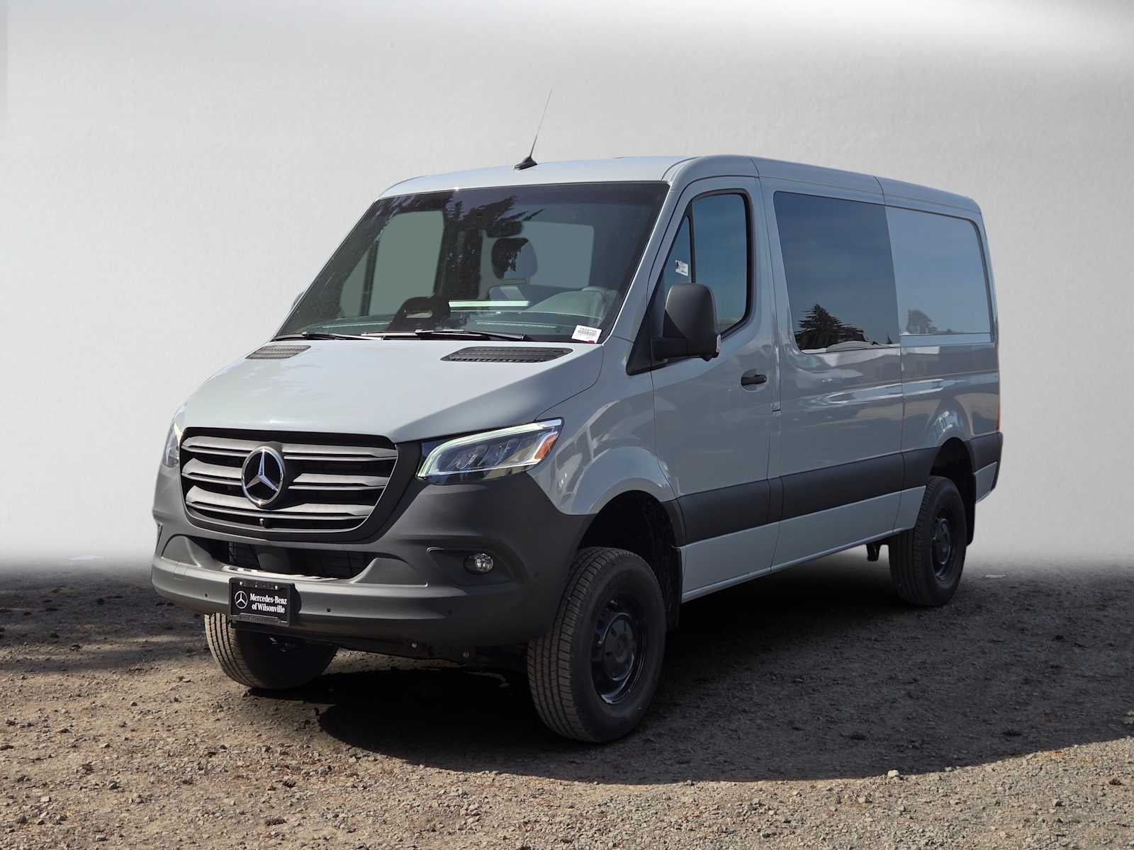 2026 Mercedes-Benz Sprinter Crew 2500 Standard Roof I4 Diesel HO 144 AWD