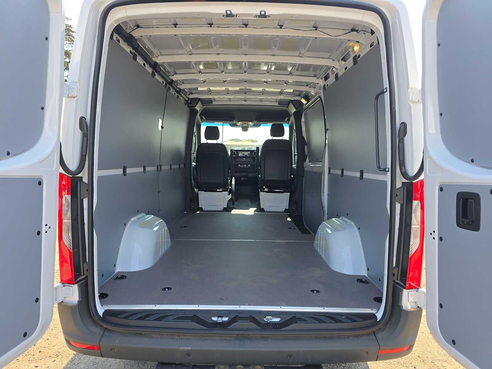 2026 Mercedes-Benz Sprinter Cargo 2500 Standard Roof I4 Diesel 144 RWD