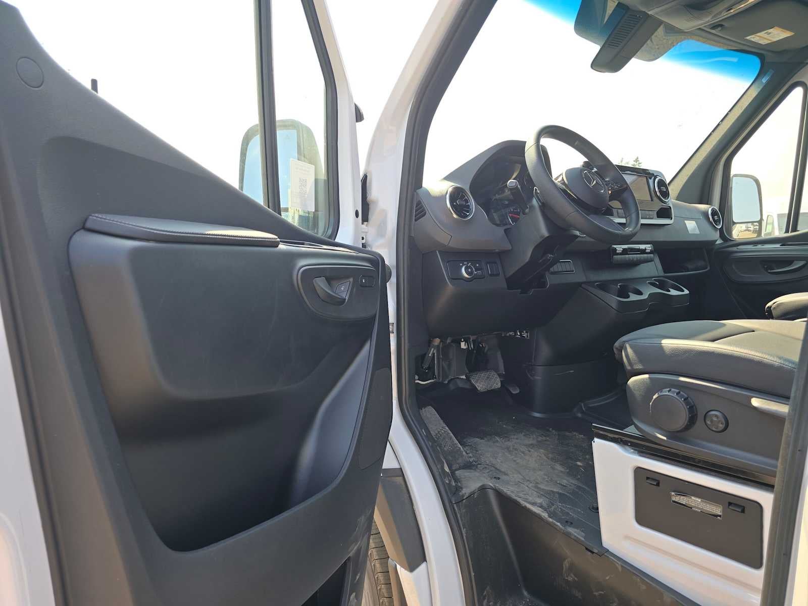 2026 Mercedes-Benz Sprinter Cargo 2500 Standard Roof I4 Diesel 144 RWD