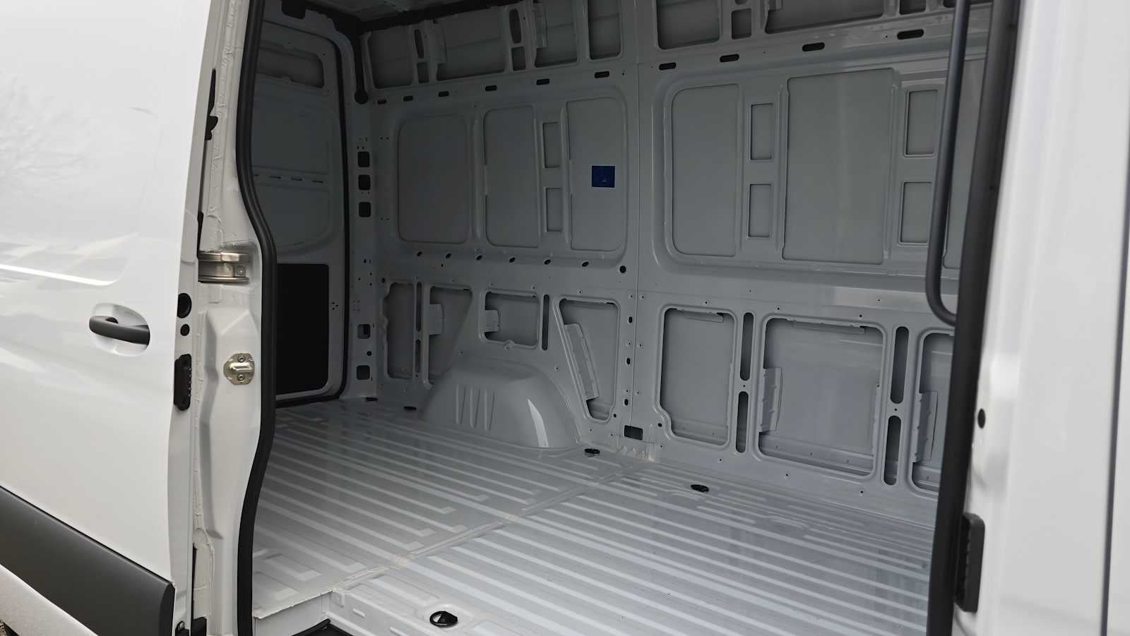 2025 Mercedes-Benz Sprinter Cargo Van 2500 Standard Roof I4 Diesel 144" RWD