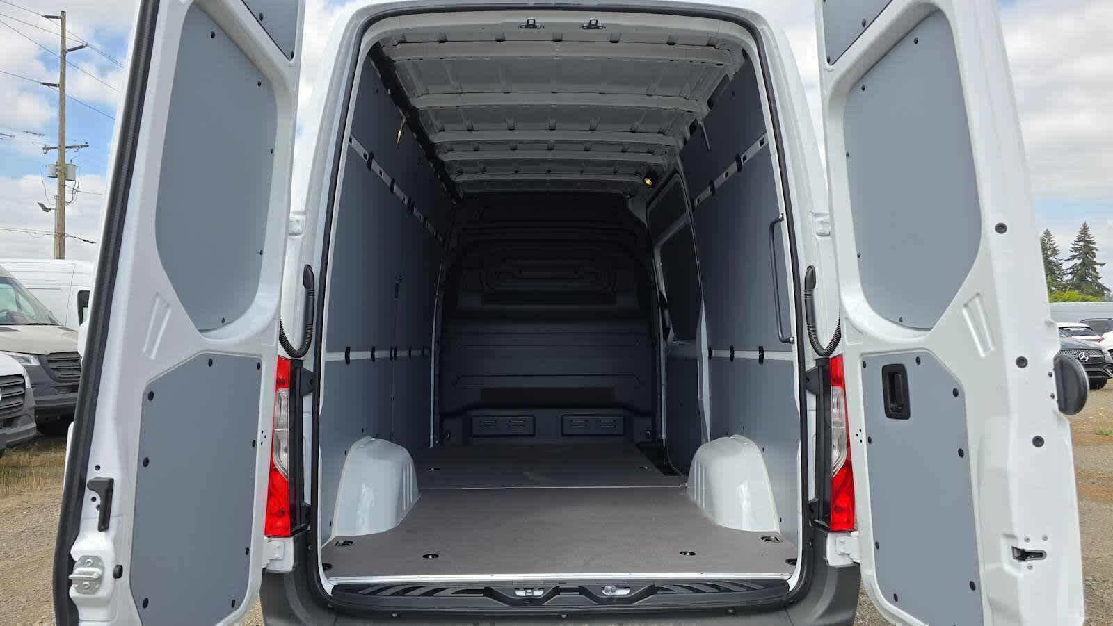 2026 Mercedes-Benz Sprinter 2500 Standard Roof I4 Diesel 144 RWD