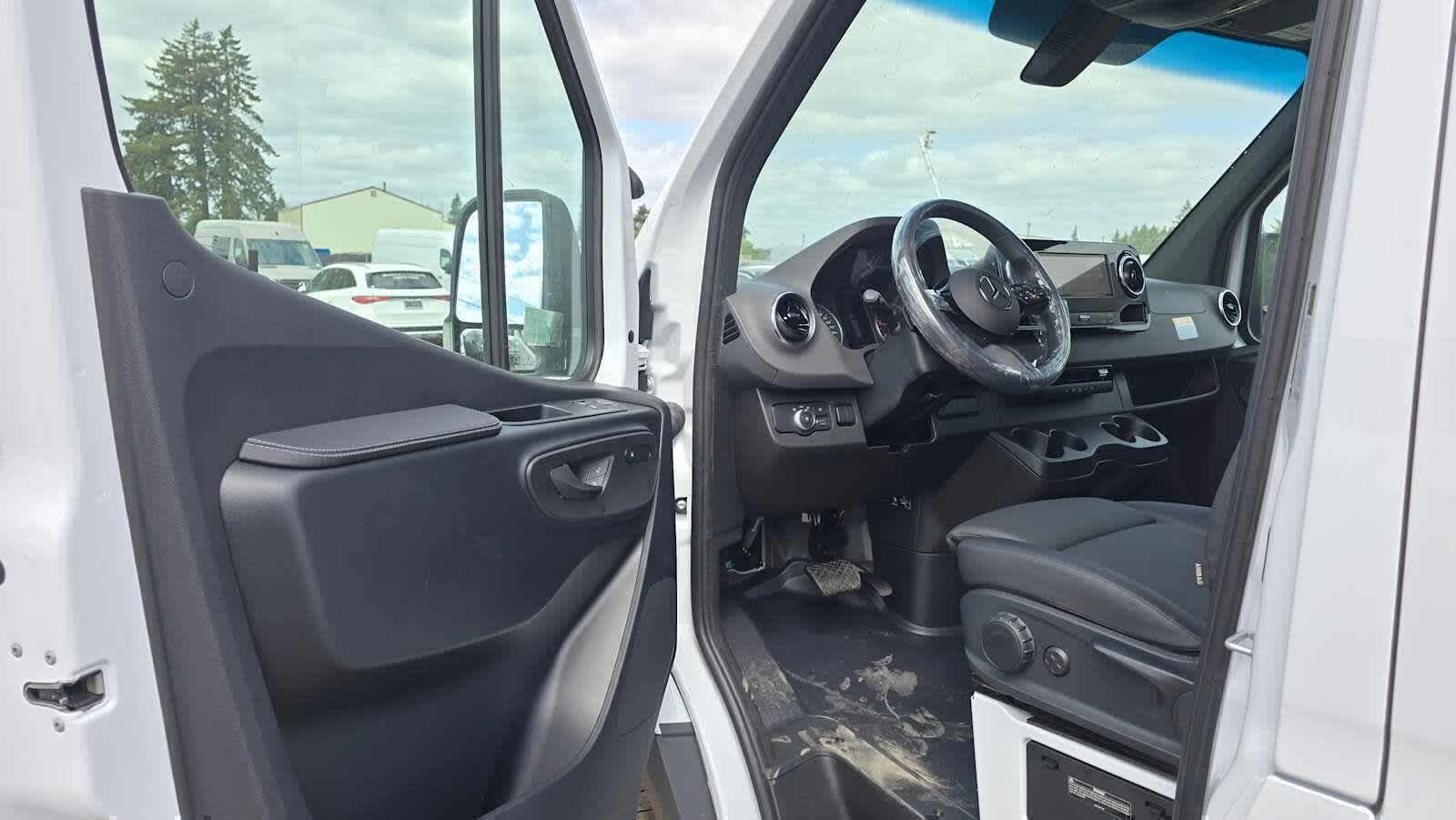2026 Mercedes-Benz Sprinter 2500 Standard Roof I4 Diesel 144 RWD
