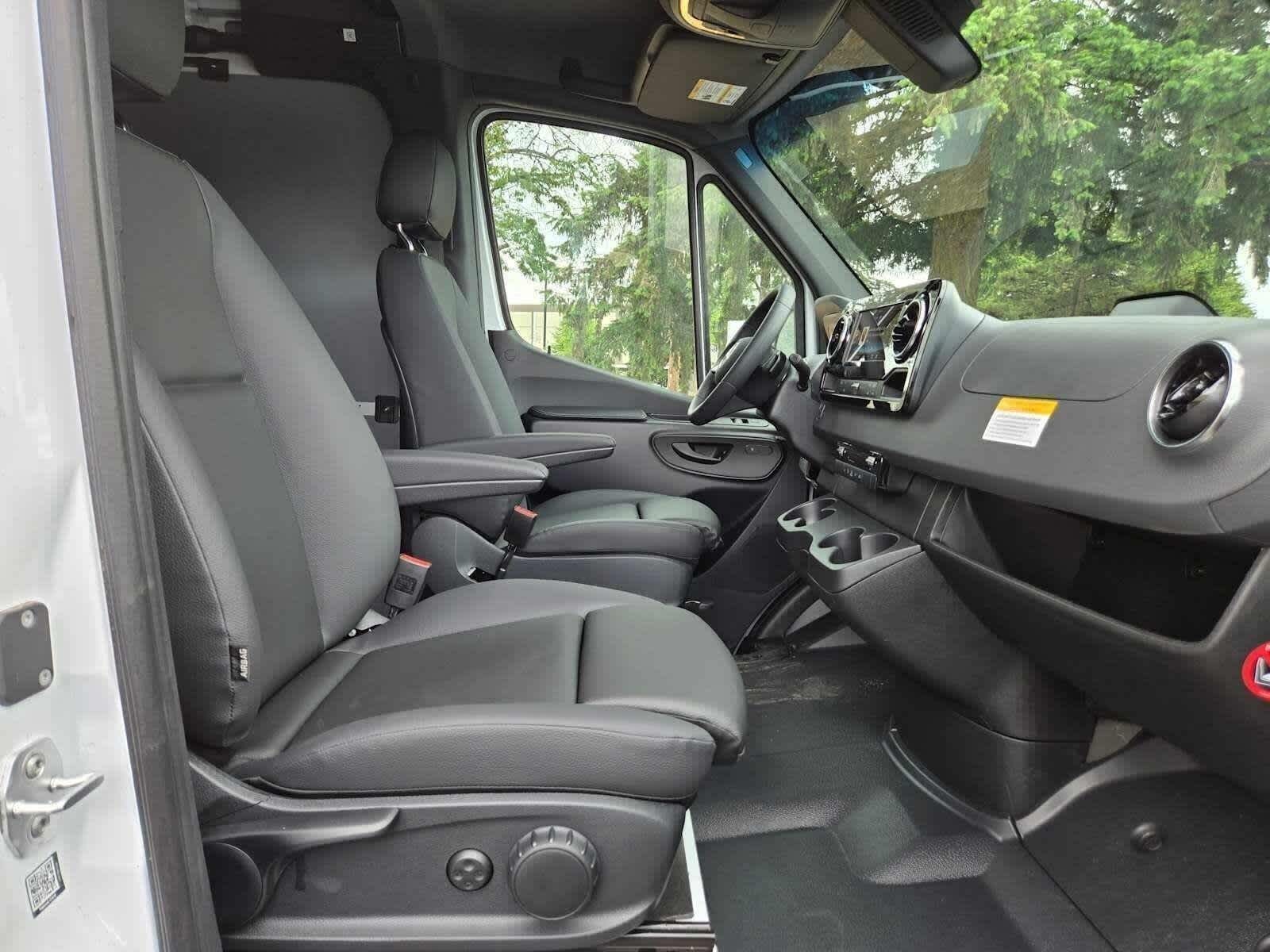 2026 Mercedes-Benz Sprinter 2500 Standard Roof I4 Diesel 144 RWD