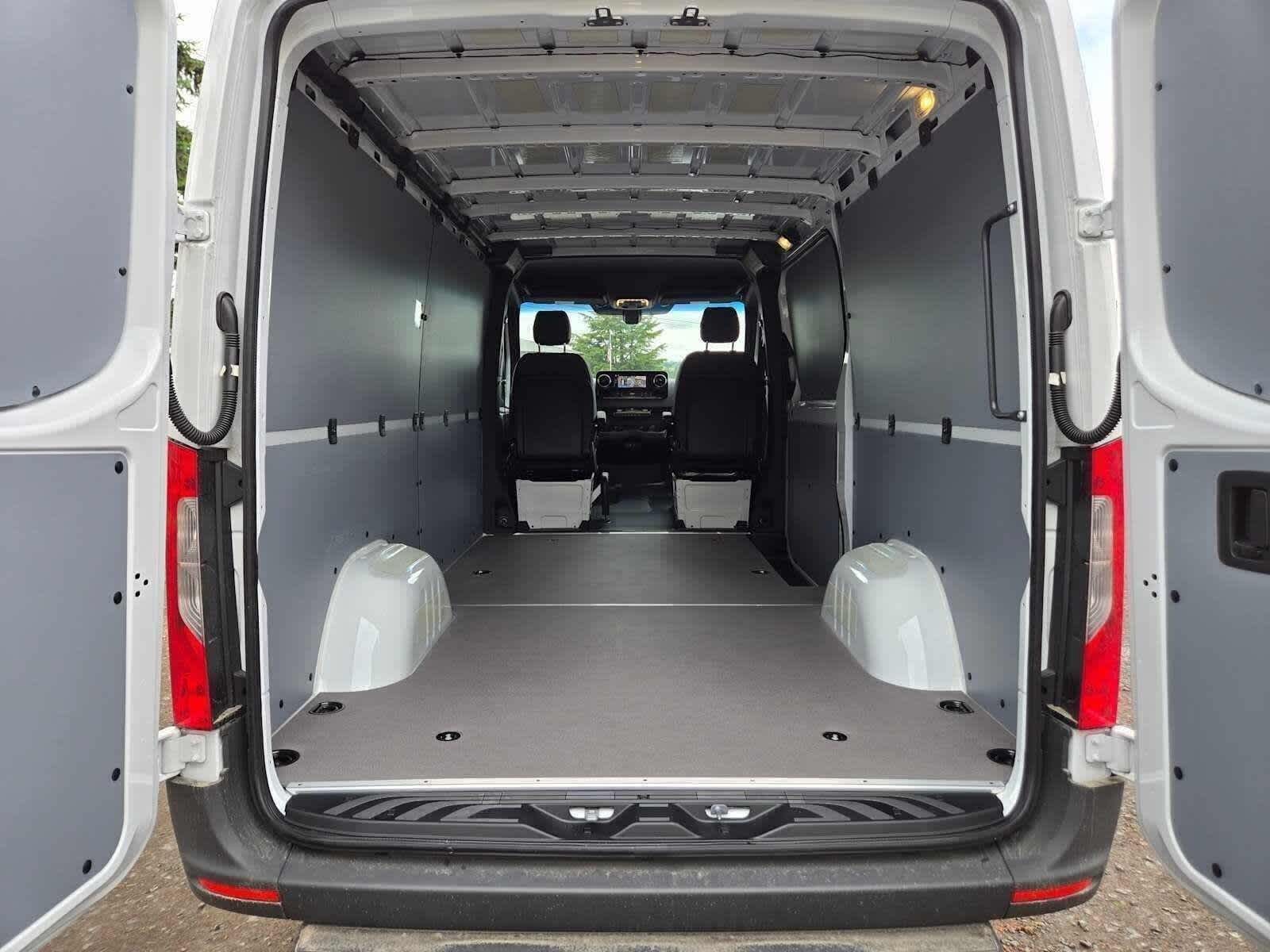 2026 Mercedes-Benz Sprinter 2500 Standard Roof I4 Diesel 144 RWD