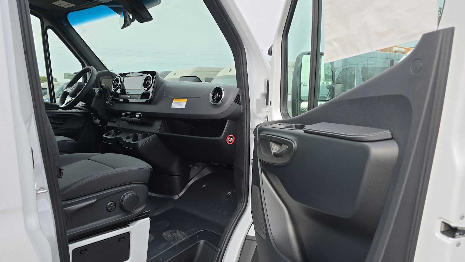 2026 Mercedes-Benz Sprinter 2500 Standard Roof I4 Diesel 144 RWD